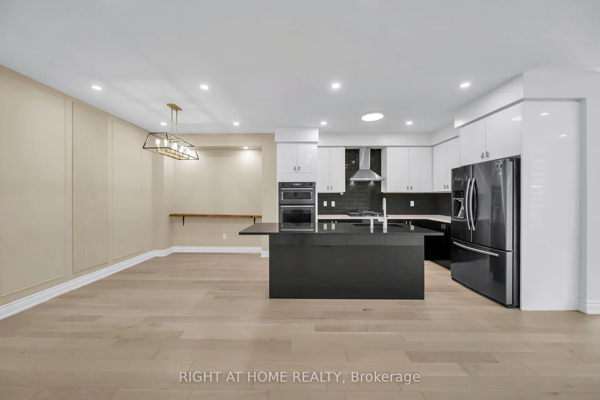 Photo 7 of 35 Hubbell_Main Floor Road, Brampton, Bram West — HOMEH