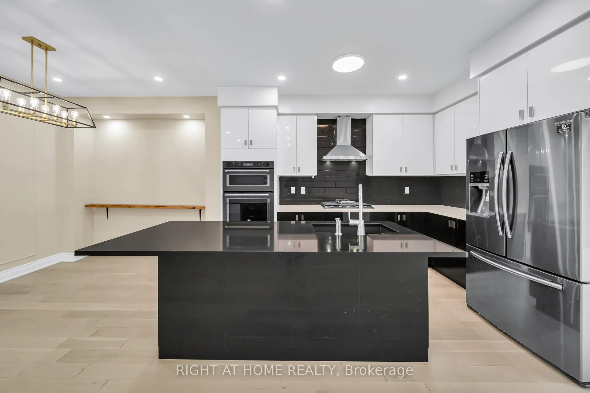 Photo 8 of 35 Hubbell_Main Floor Road, Brampton, Bram West — HOMEH