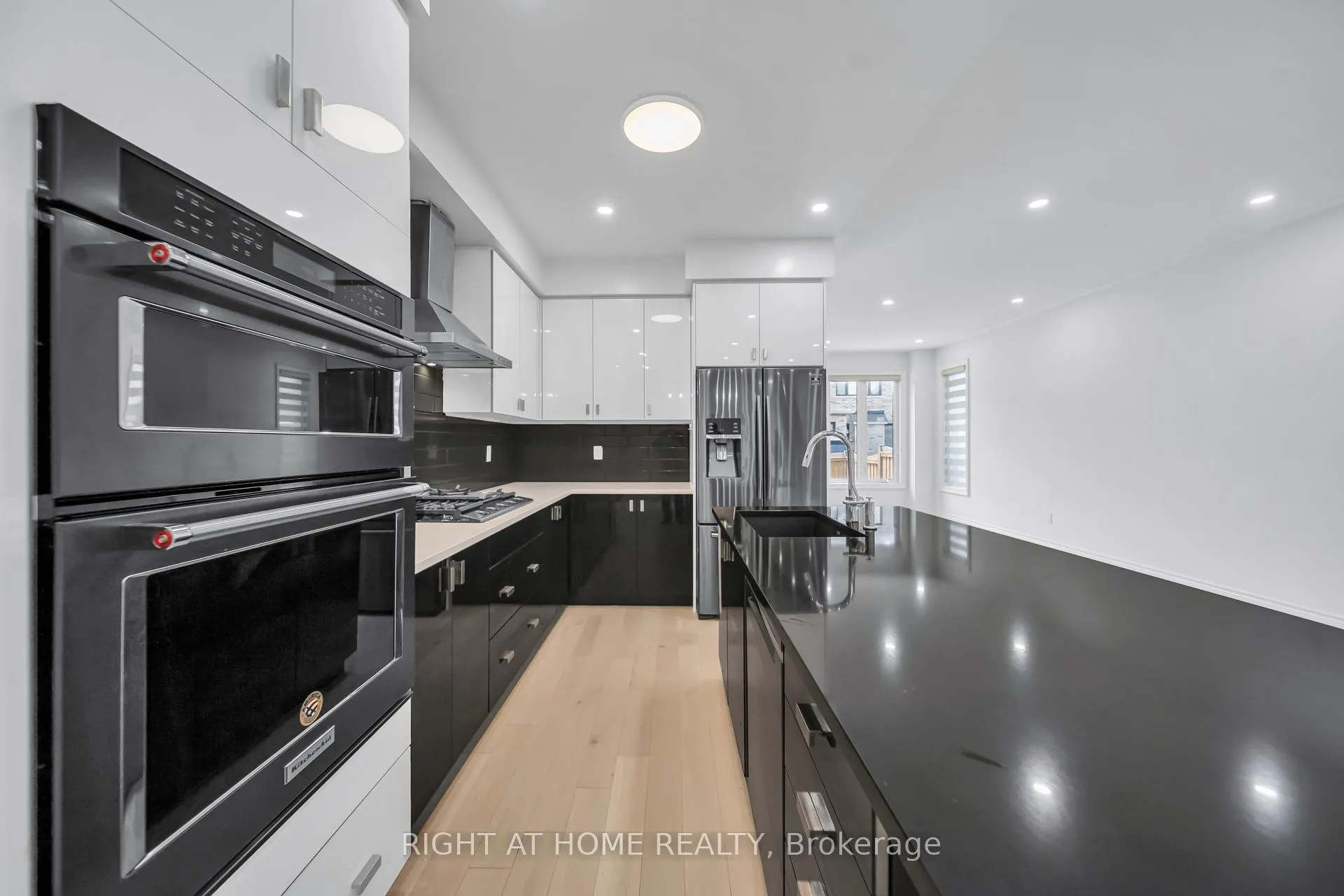 Photo 9 of 35 Hubbell_Main Floor Road, Brampton, Bram West — HOMEH