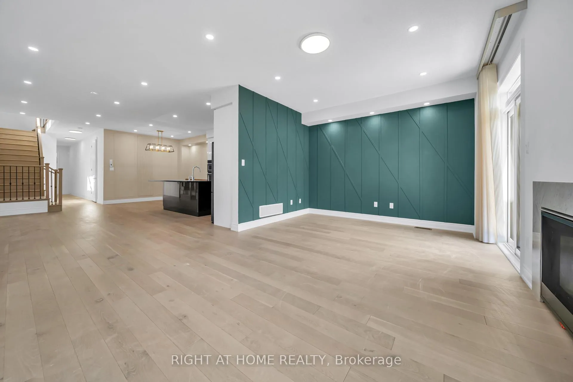 Photo 12 of 35 Hubbell_Main Floor Road, Brampton, Bram West — HOMEH