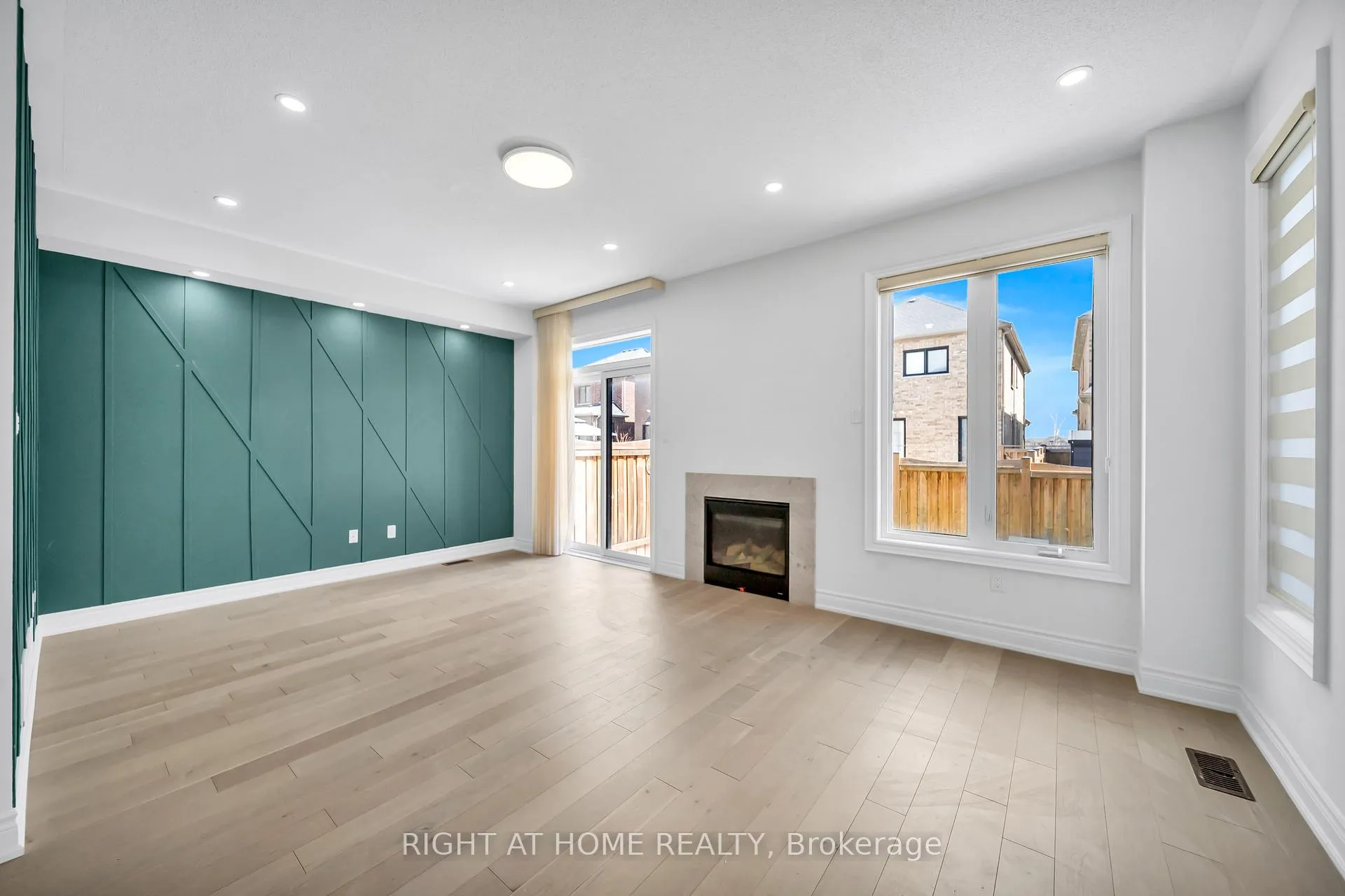 Photo 13 of 35 Hubbell_Main Floor Road, Brampton, Bram West — HOMEH