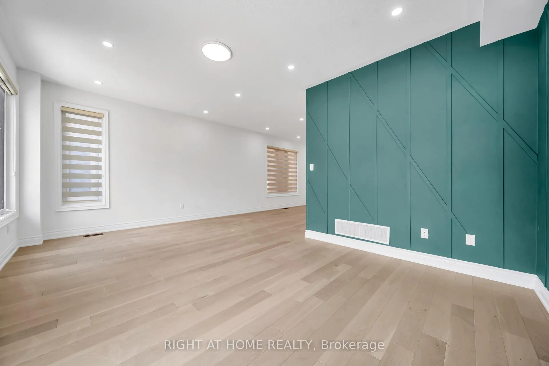 Photo 16 of 35 Hubbell_Main Floor Road, Brampton, Bram West — HOMEH
