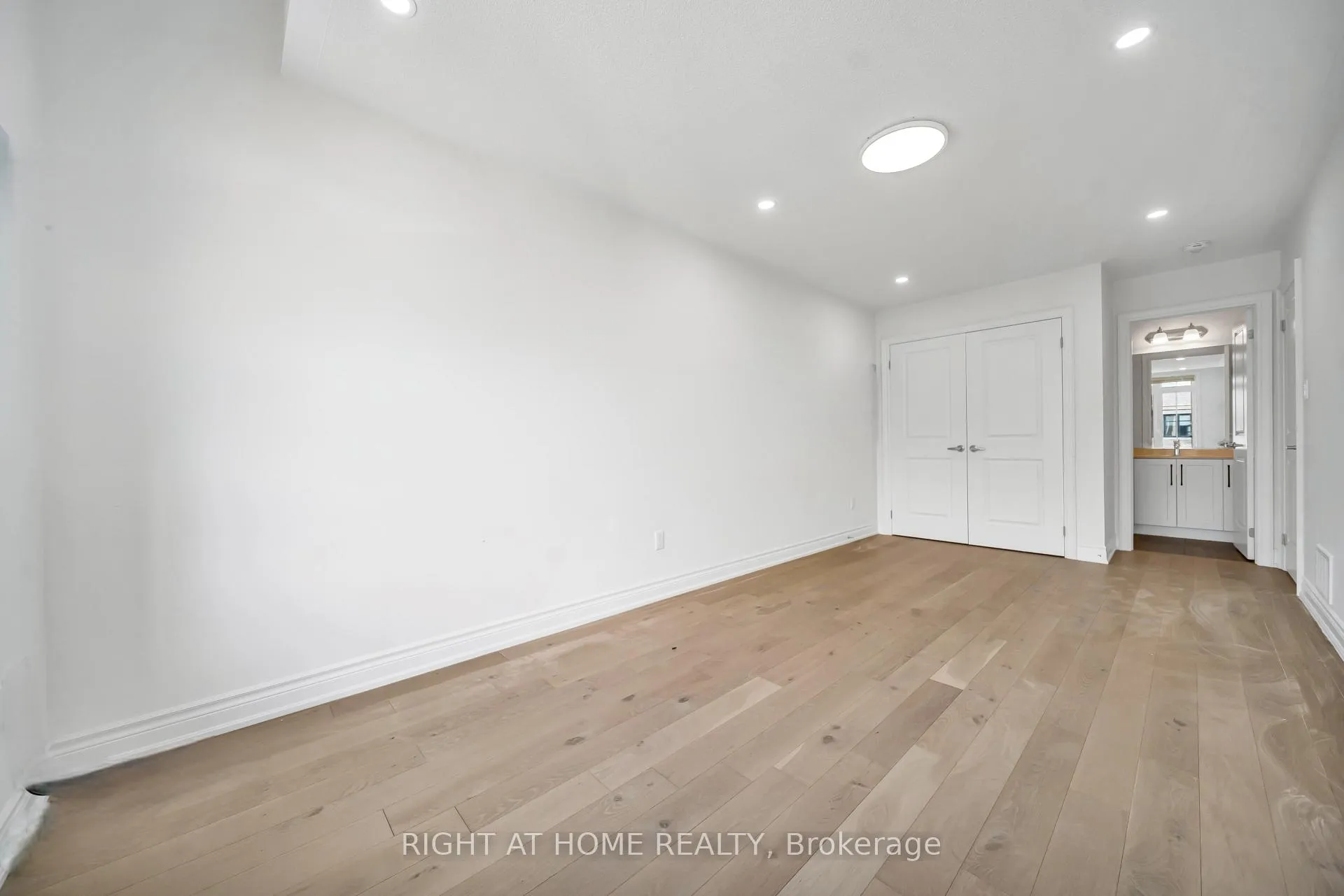 Photo 21 of 35 Hubbell_Main Floor Road, Brampton, Bram West — HOMEH