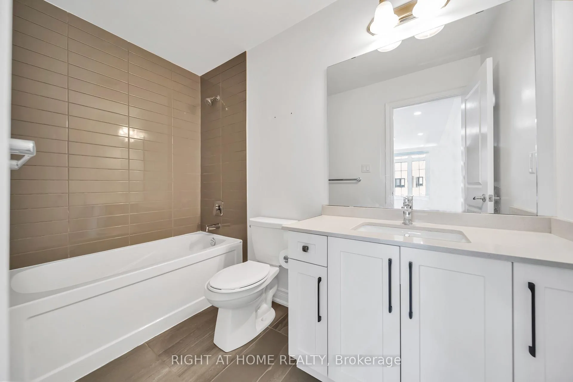 Photo 22 of 35 Hubbell_Main Floor Road, Brampton, Bram West — HOMEH