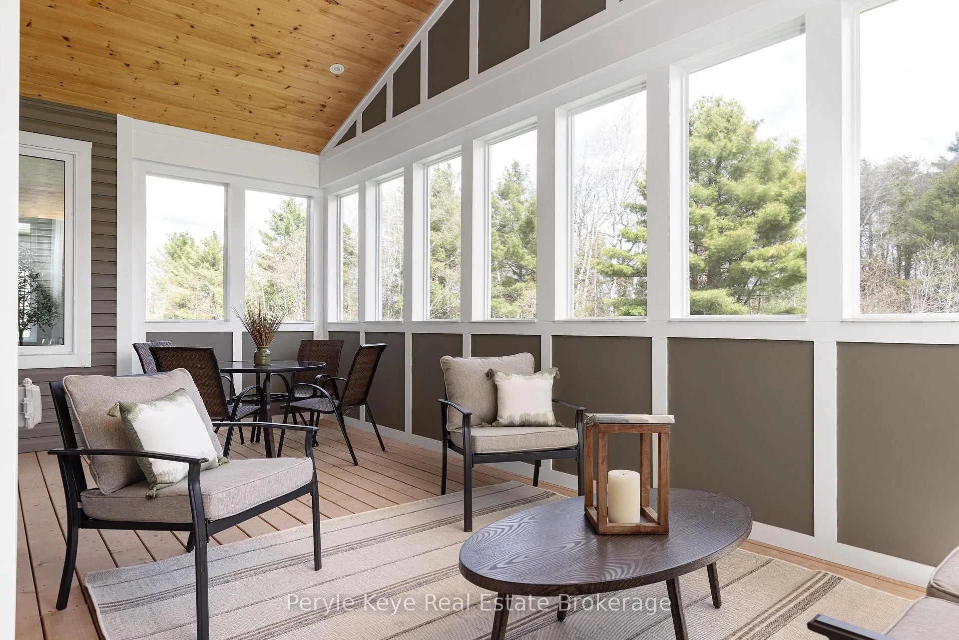 Photo 3 of 30 Dyer Crescent, Bracebridge, Macaulay — HOMEH