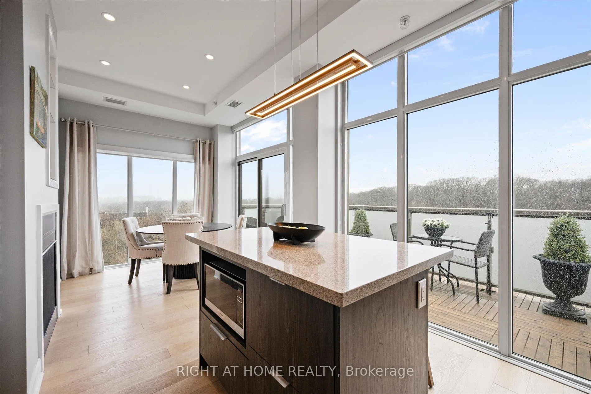Photo 6 of Unit 601, 580 Kingston Road, Toronto, The Beaches — HOMEH