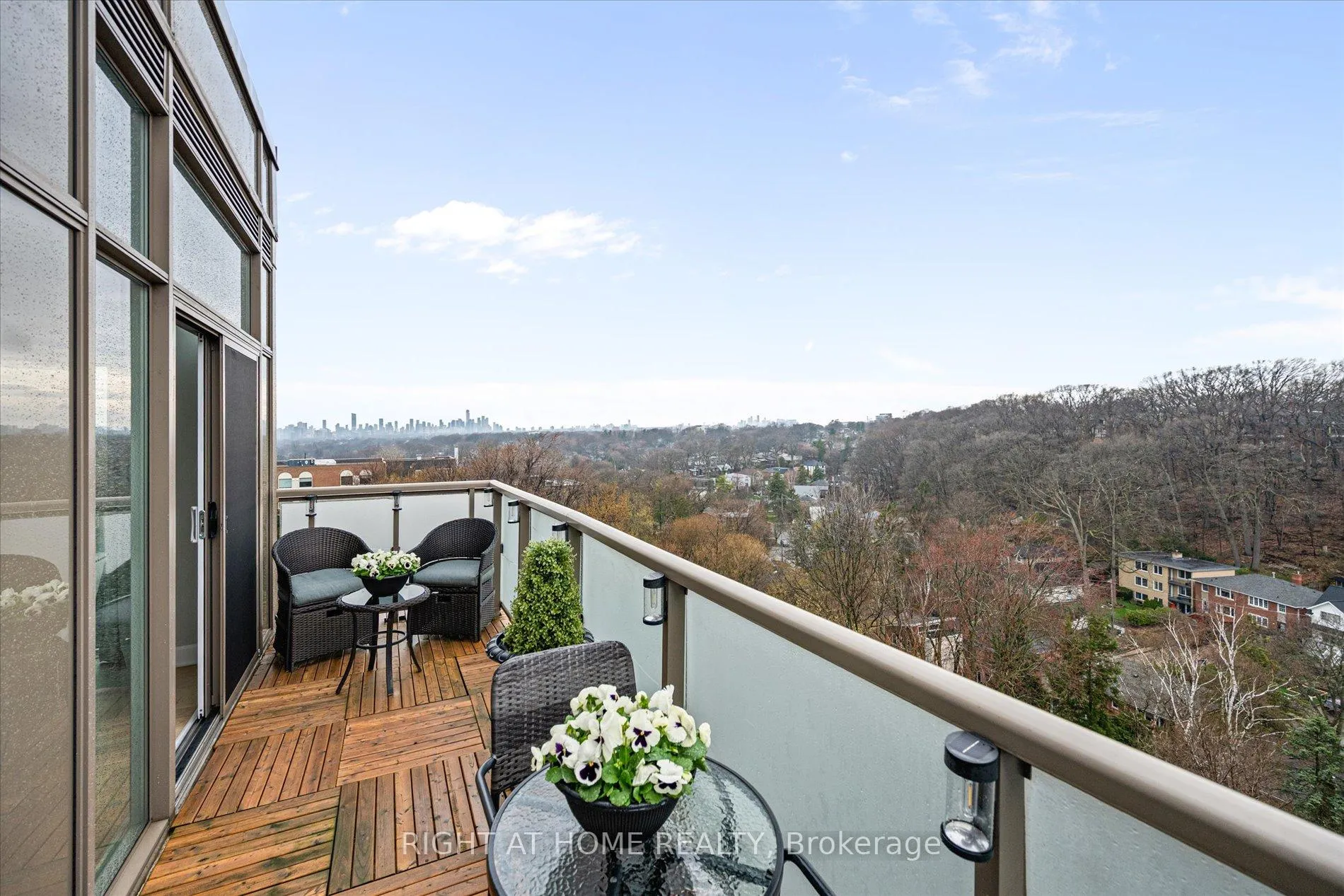 Photo 9 of Unit 601, 580 Kingston Road, Toronto, The Beaches — HOMEH