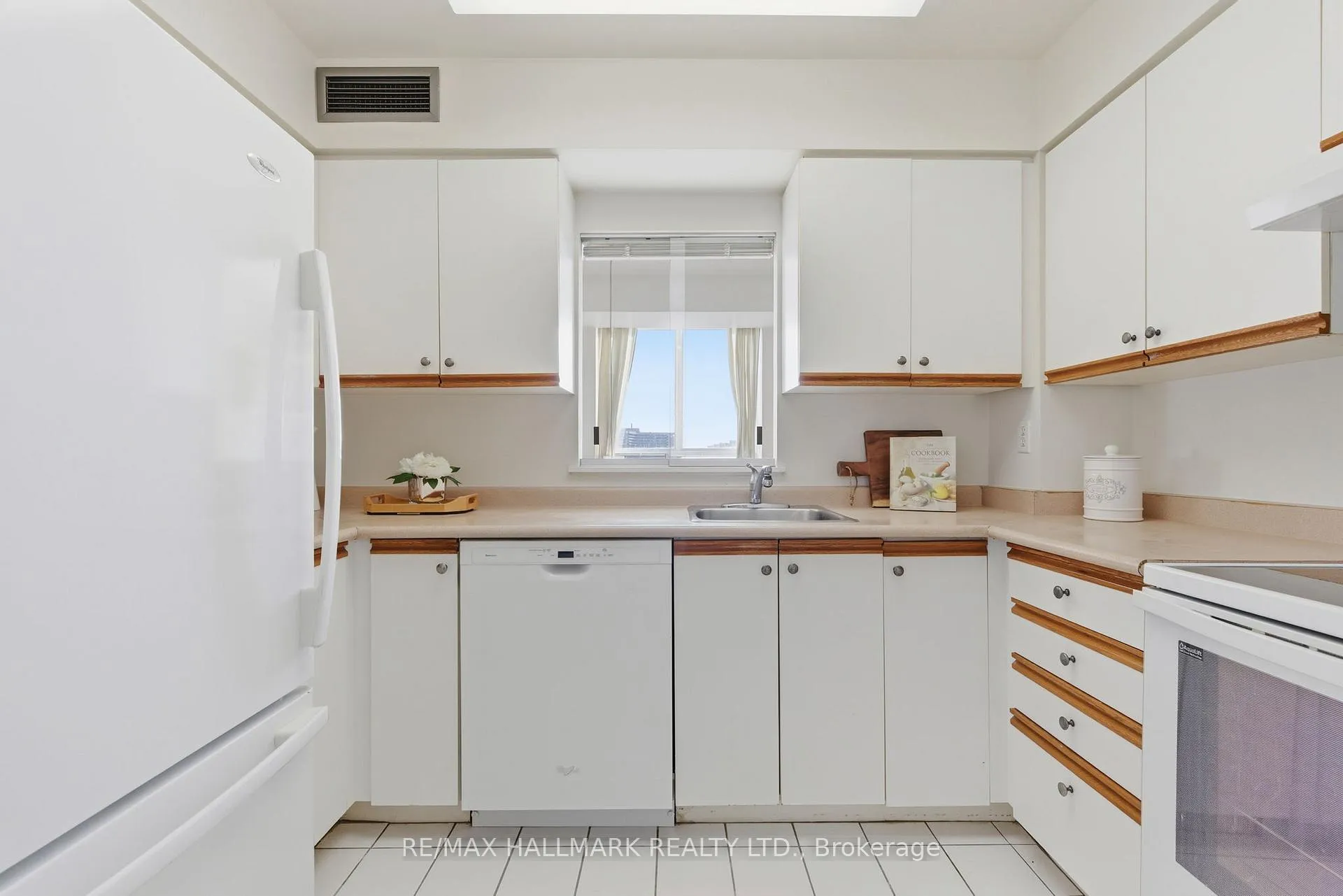 Photo 8 of Unit 1801, 21 Overlea Boulevard, Toronto, Thorncliffe Park — HOMEH