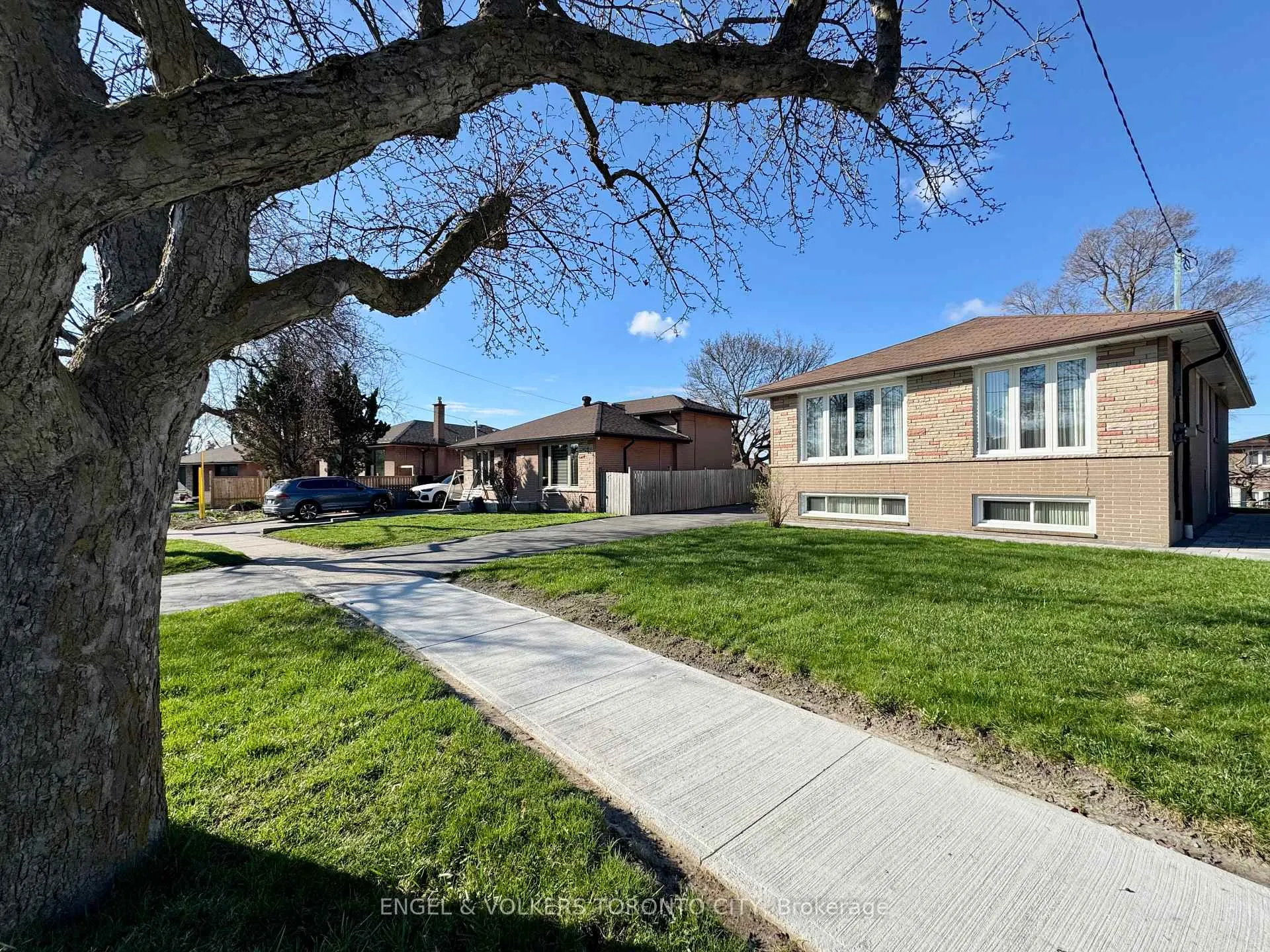 Photo 1 of 18 Willsteven Drive, Scarborough, Woburn — HOMEH