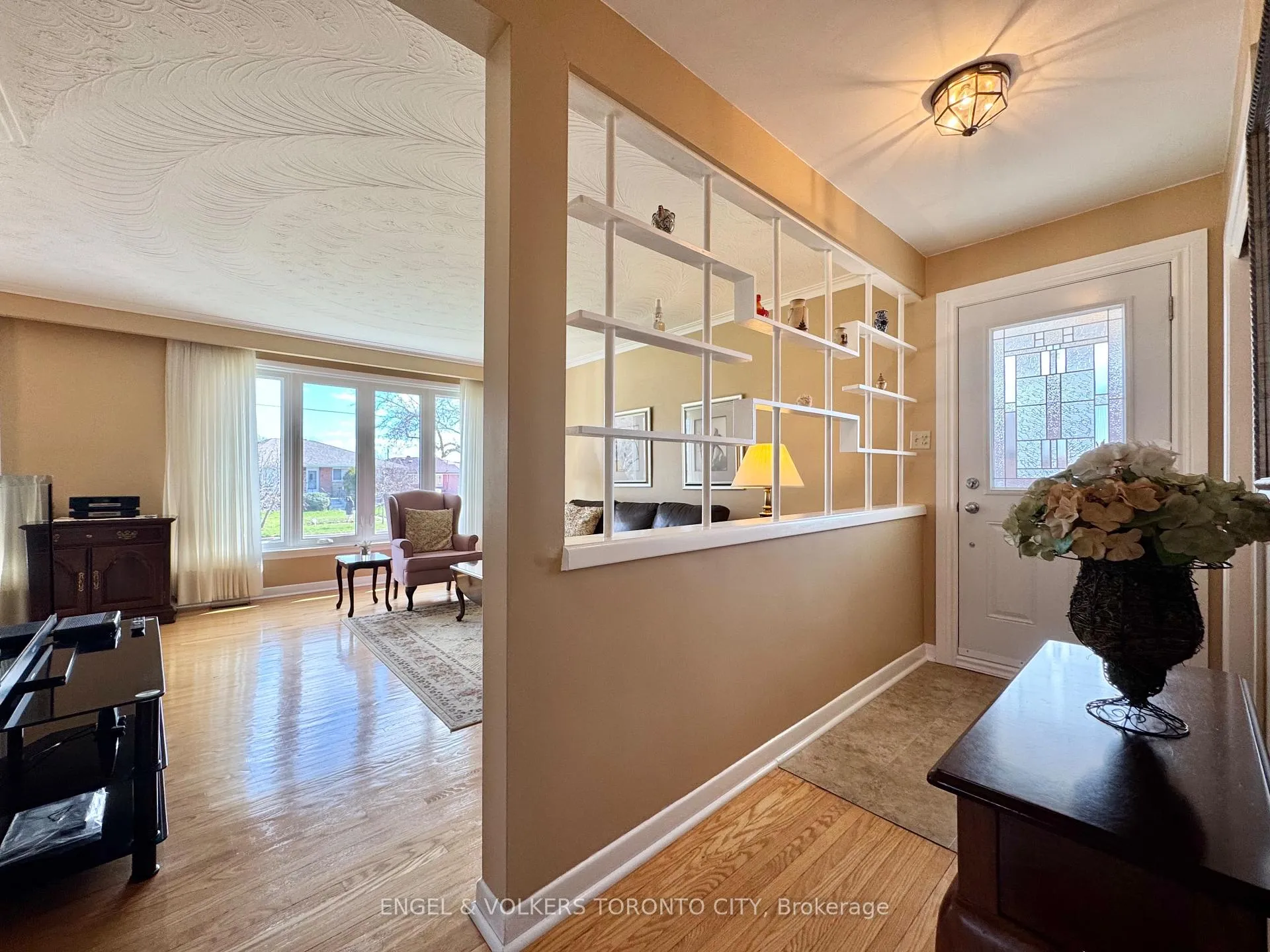 Photo 4 of 18 Willsteven Drive, Scarborough, Woburn — HOMEH