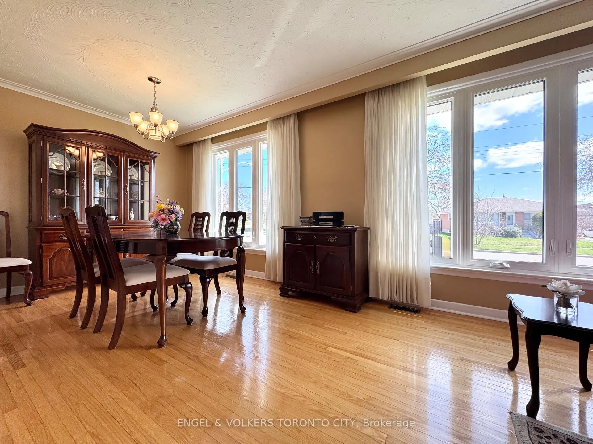 Photo 8 of 18 Willsteven Drive, Scarborough, Woburn — HOMEH