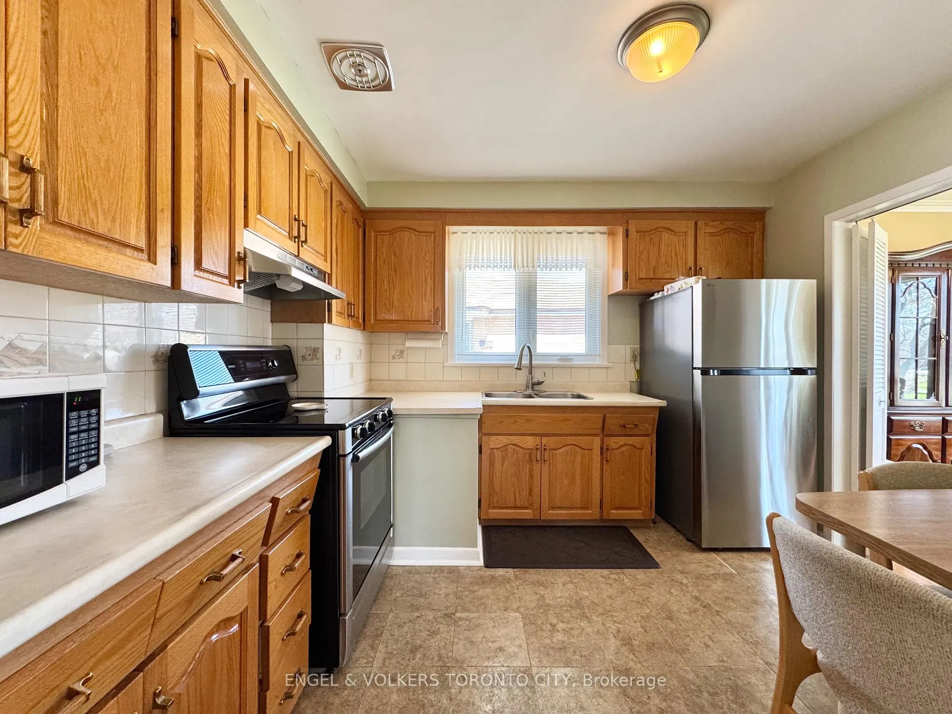 Photo 10 of 18 Willsteven Drive, Scarborough, Woburn — HOMEH