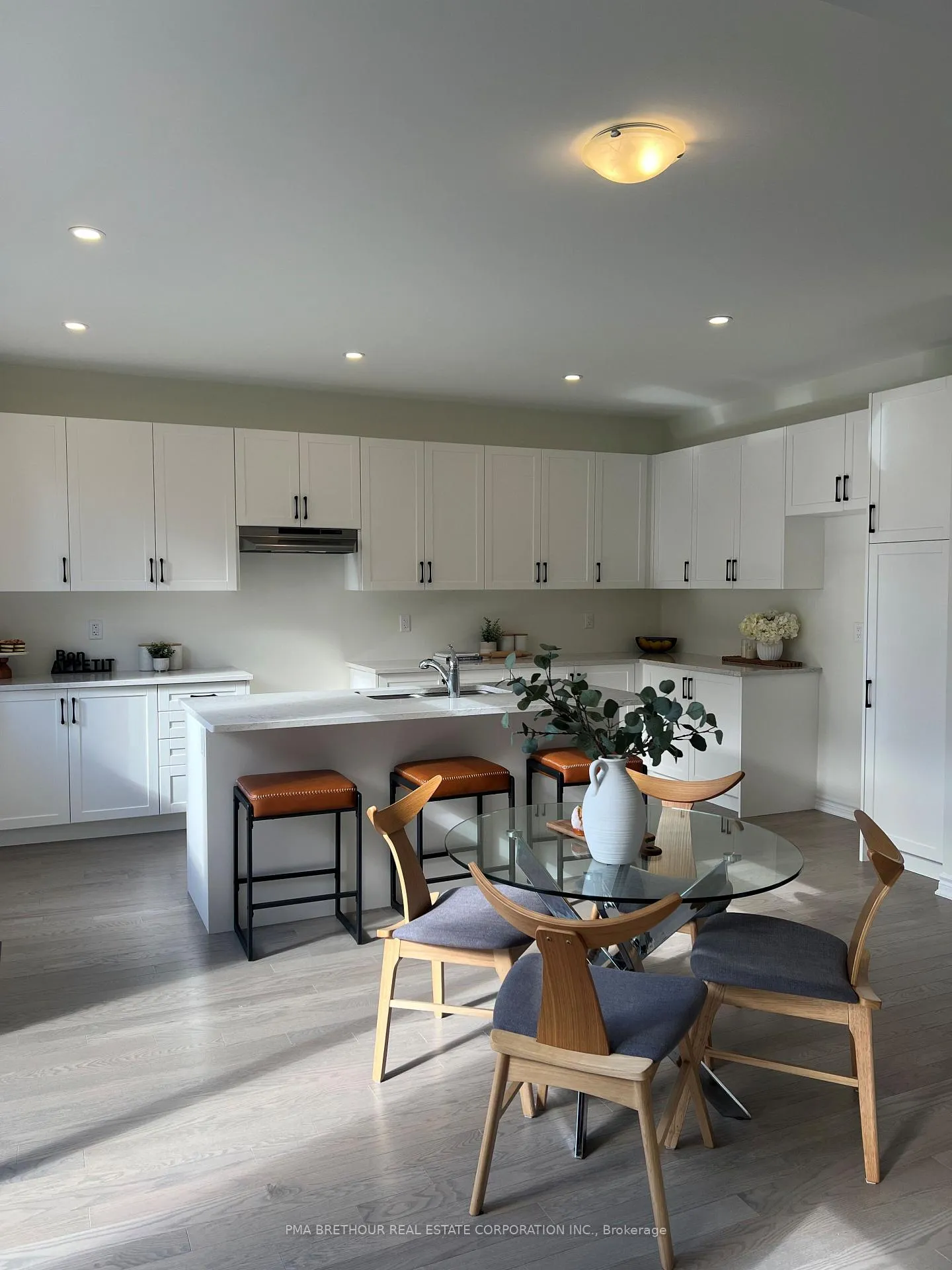 Photo 14 of 6 Forestlane Way, Scugog, Port Perry — HOMEH