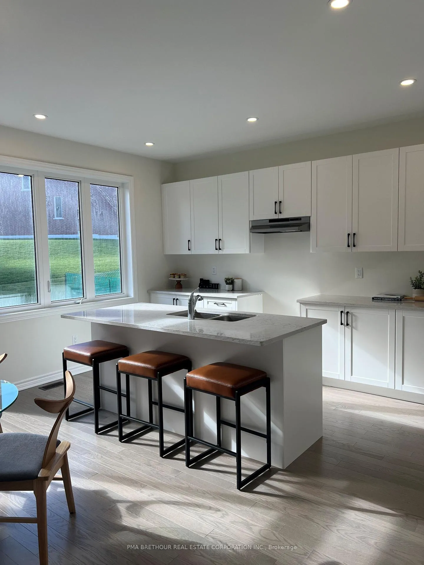 Photo 15 of 6 Forestlane Way, Scugog, Port Perry — HOMEH