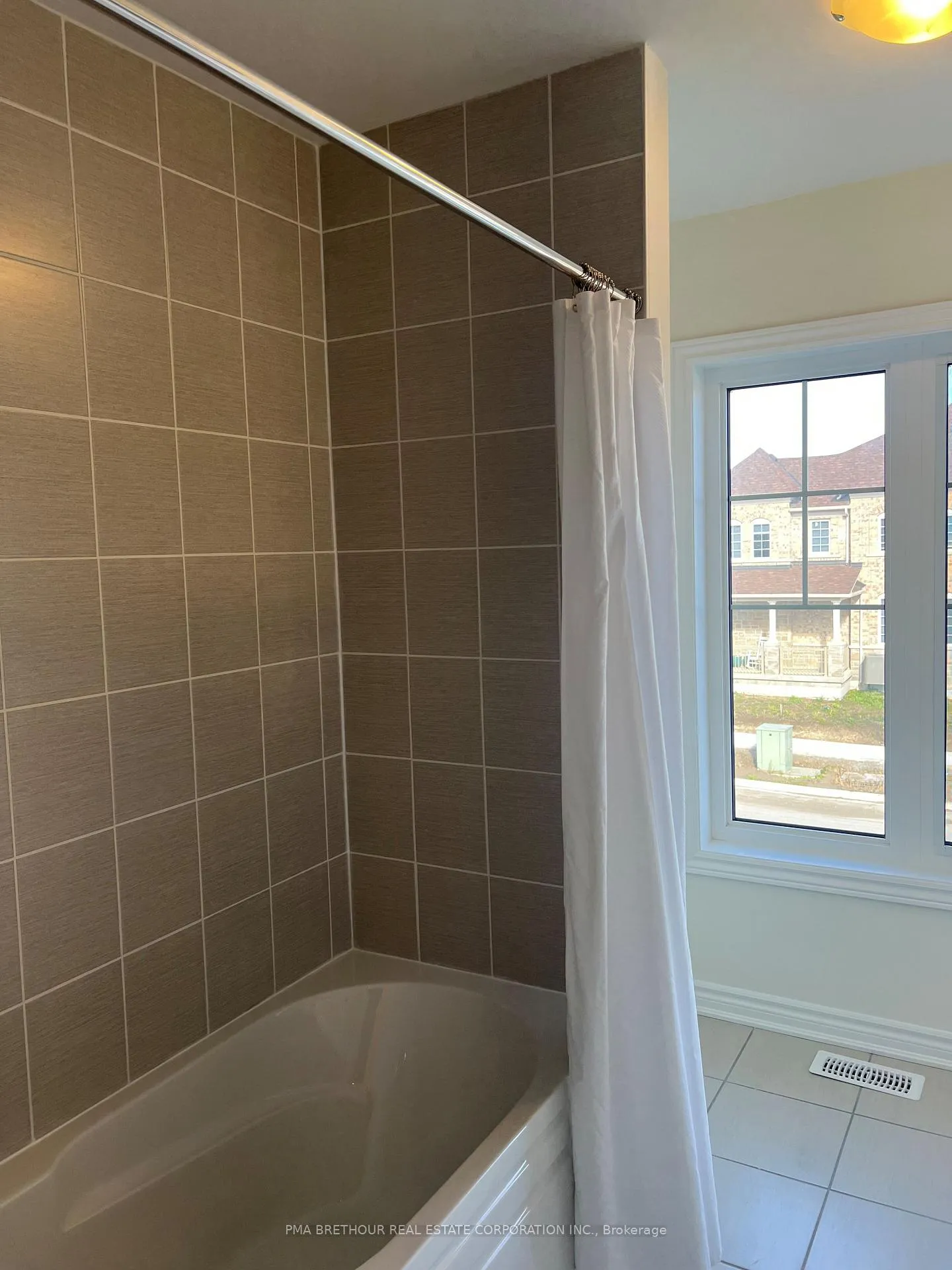 Photo 31 of 6 Forestlane Way, Scugog, Port Perry — HOMEH