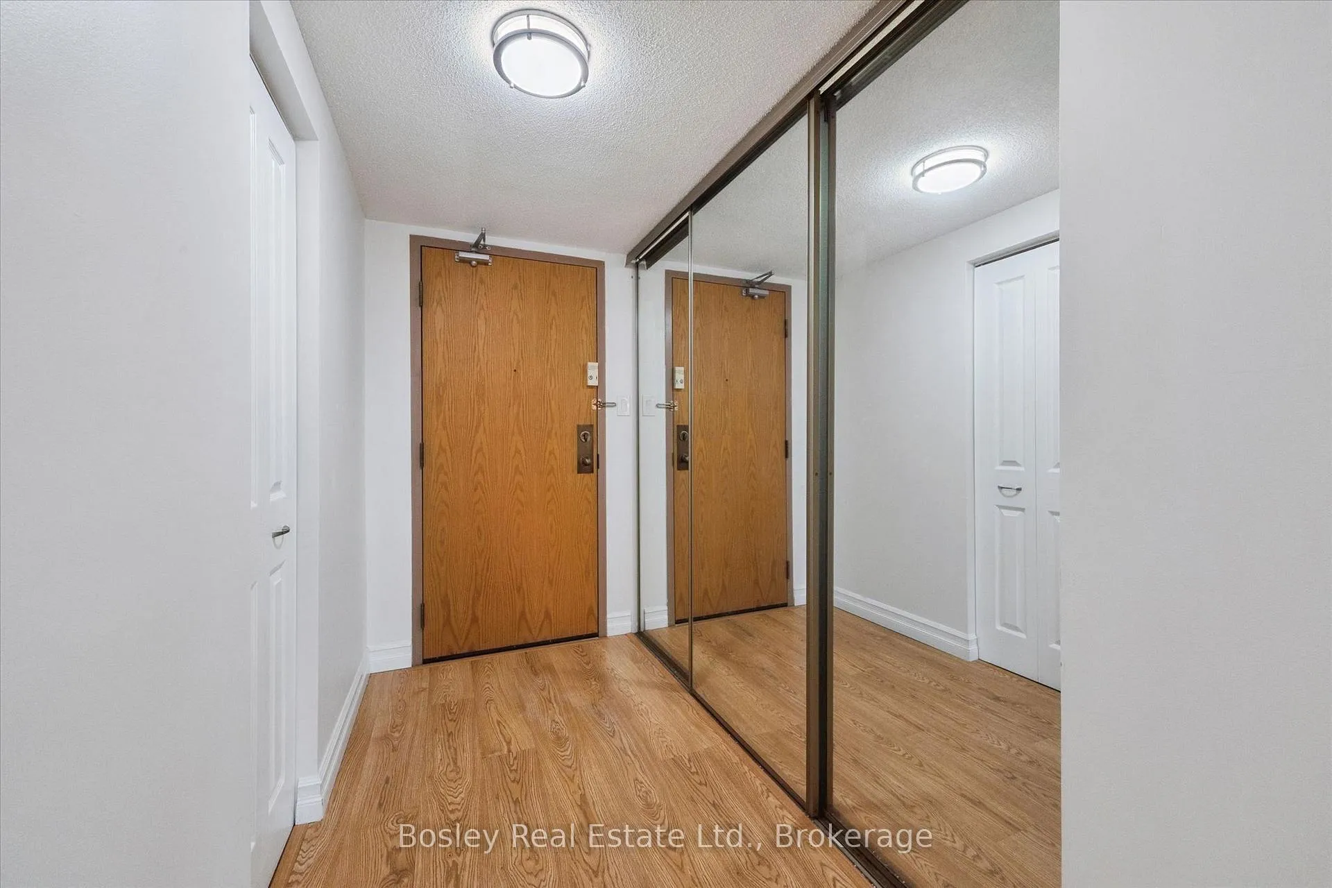 Photo 2 of Unit 506, 8 Christopher Court, Guelph, Kortright West — HOMEH