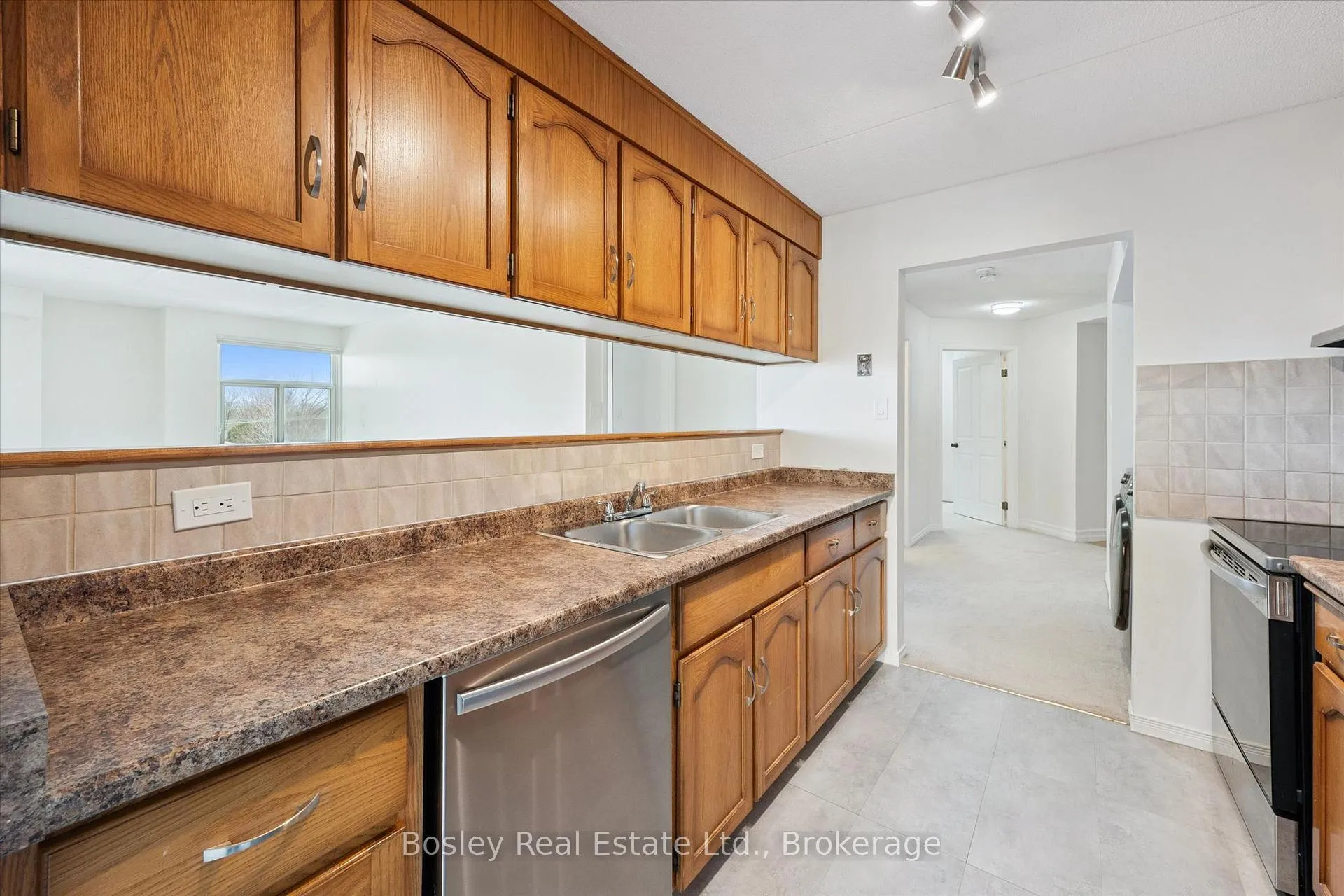 Photo 15 of Unit 506, 8 Christopher Court, Guelph, Kortright West — HOMEH