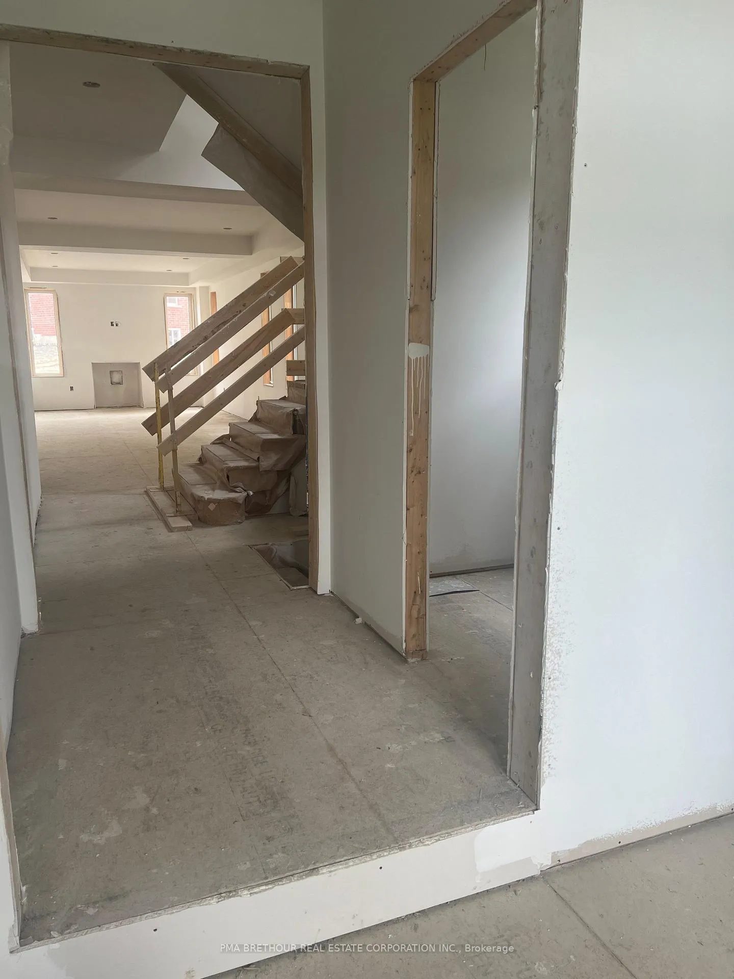 Photo 8 of 14 Forestlane Way, Scugog, Port Perry — HOMEH