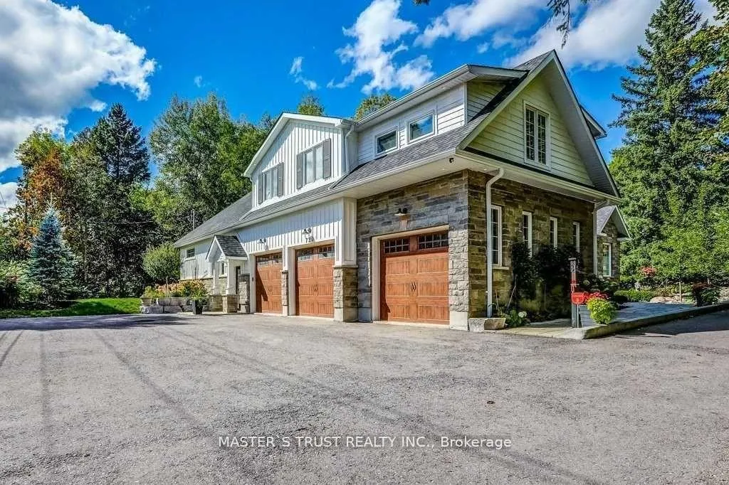 Photo 2 of 720B Wellington Street W, Aurora, Aurora Heights — HOMEH