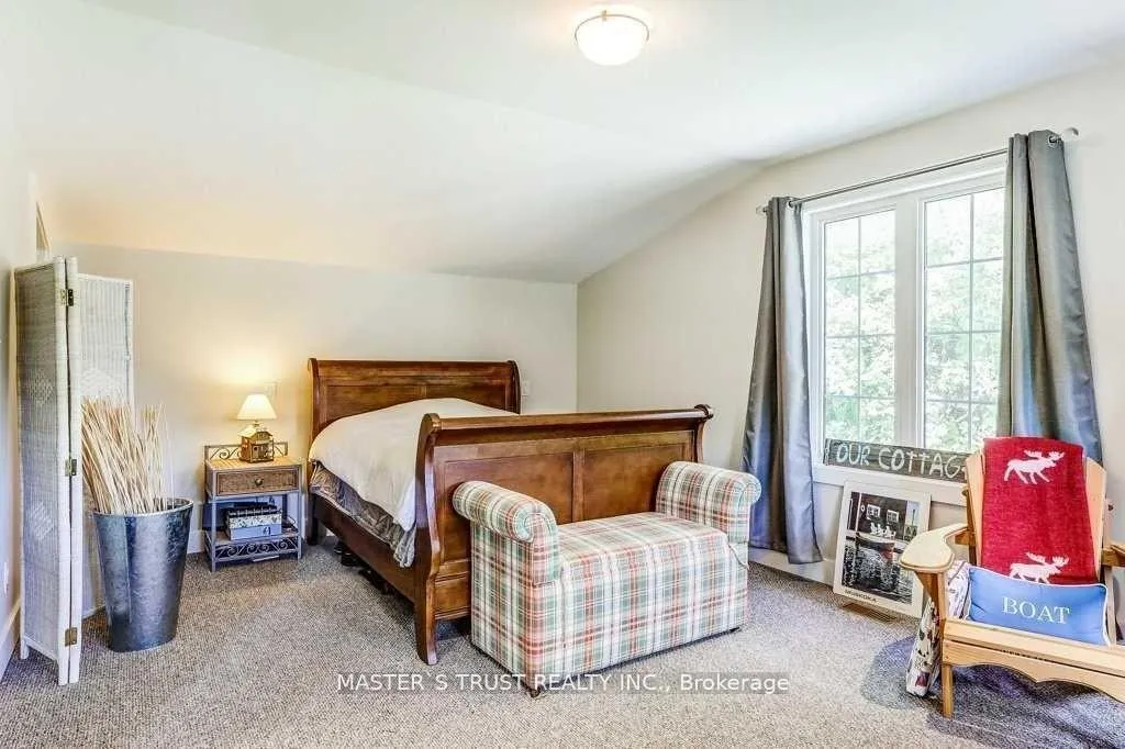 Photo 8 of 720B Wellington Street W, Aurora, Aurora Heights — HOMEH