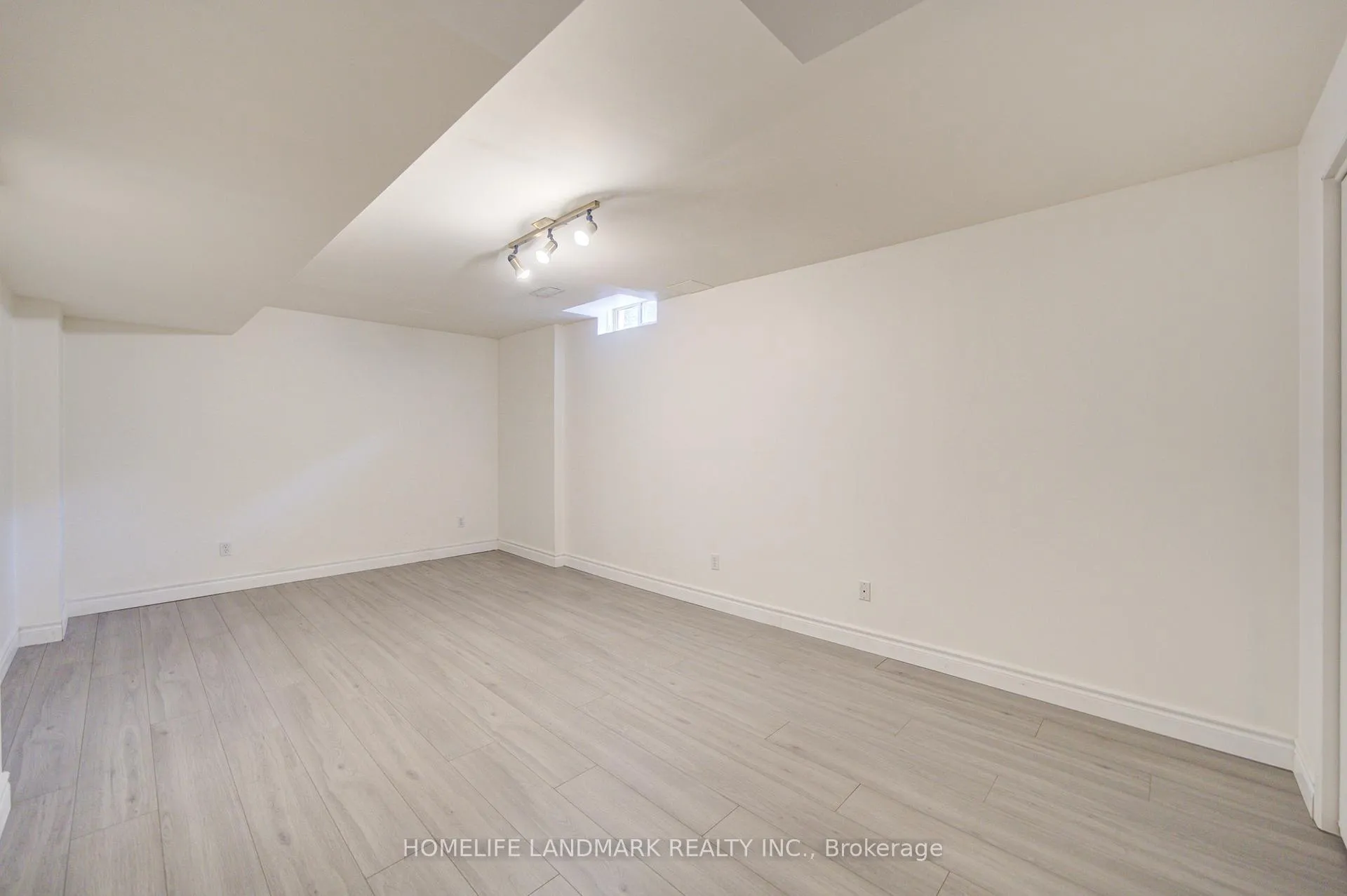 Photo 33 of 5041 Dryden Avenue, Burlington, Orchard — HOMEH