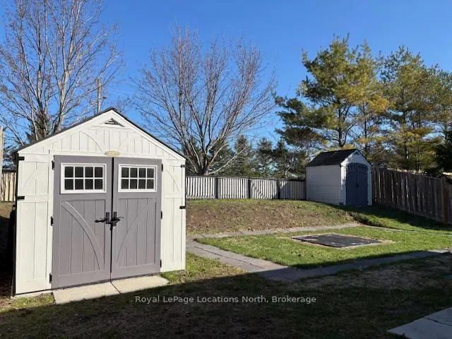 Photo 4 of 46 Princess Point Drive, Wasaga Beach — HOMEH