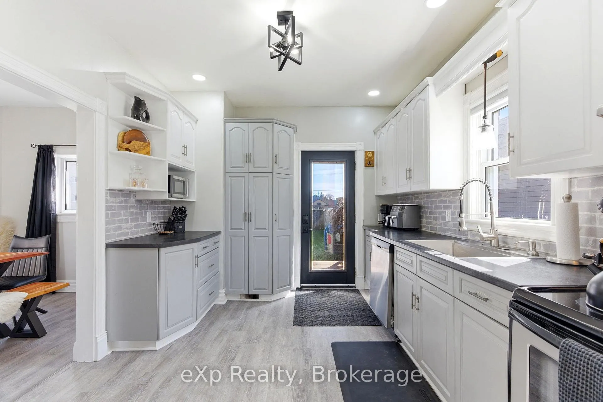 Photo 2 of 531 Brunswick Street, Stratford — HOMEH