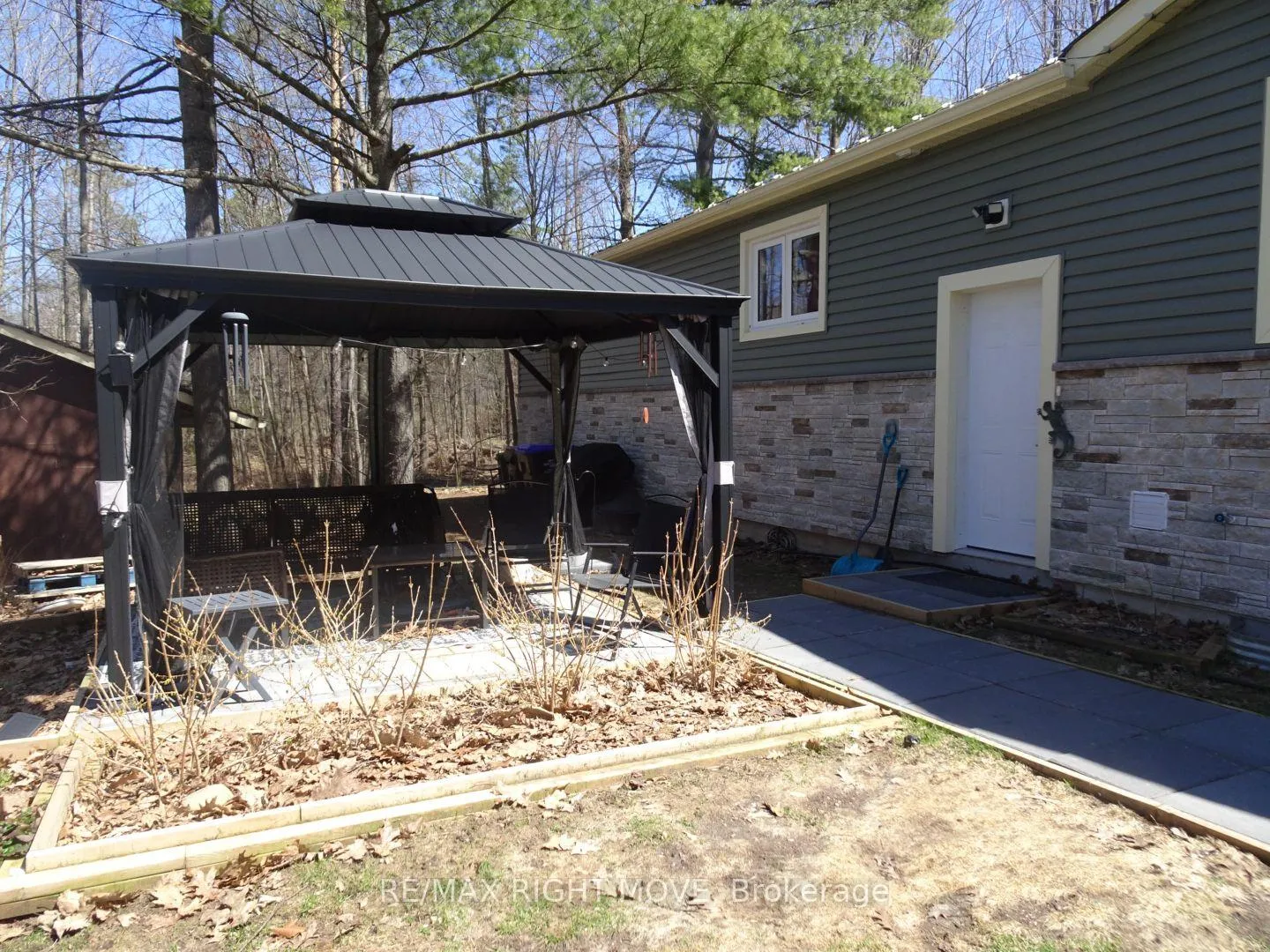 Photo 4 of 32 Mills Circle, Springwater, Midhurst — HOMEH