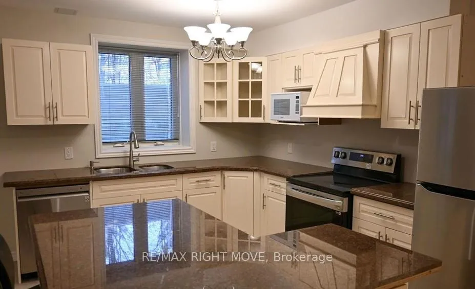 Photo 8 of 32 Mills Circle, Springwater, Midhurst — HOMEH