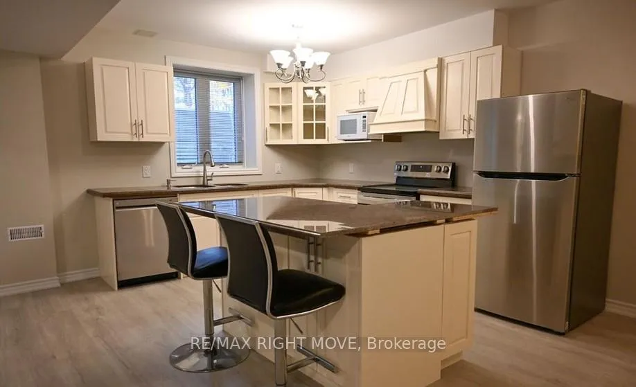 Photo 10 of 32 Mills Circle, Springwater, Midhurst — HOMEH