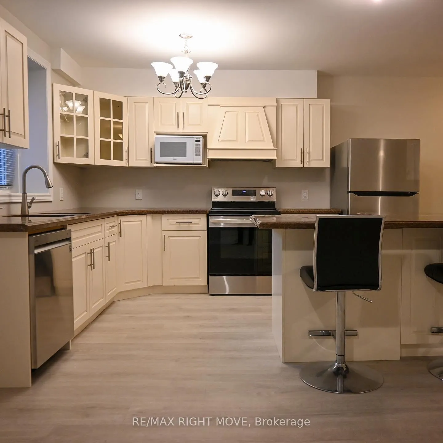 Photo 11 of 32 Mills Circle, Springwater, Midhurst — HOMEH