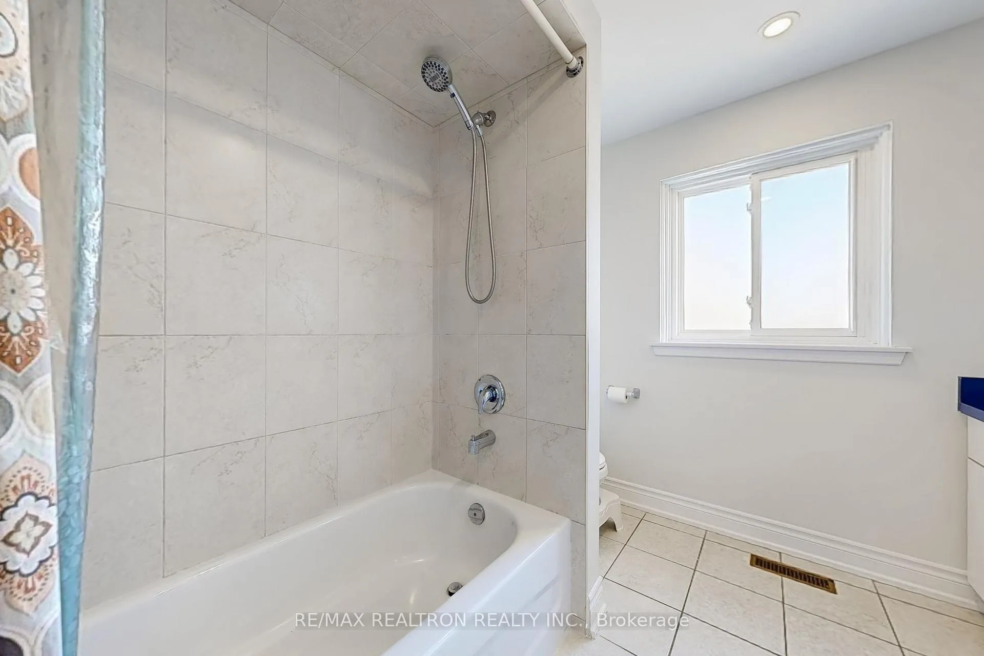 Photo 23 of 147 Mcmorran Crescent, Vaughan, Brownridge — HOMEH