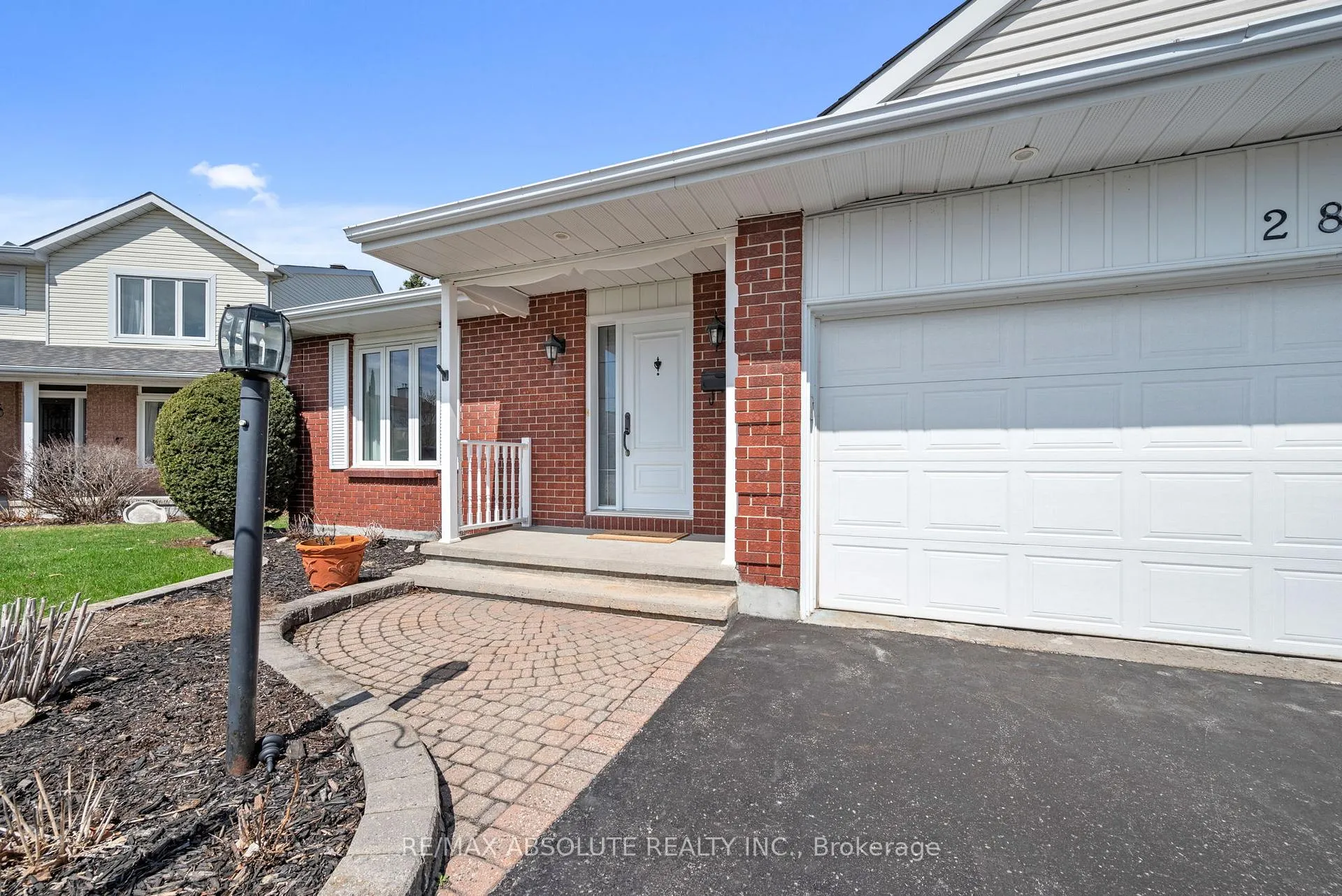 Photo 2 of 28 Halley Street, Ottawa, Barrhaven - Heritage Park — HOMEH