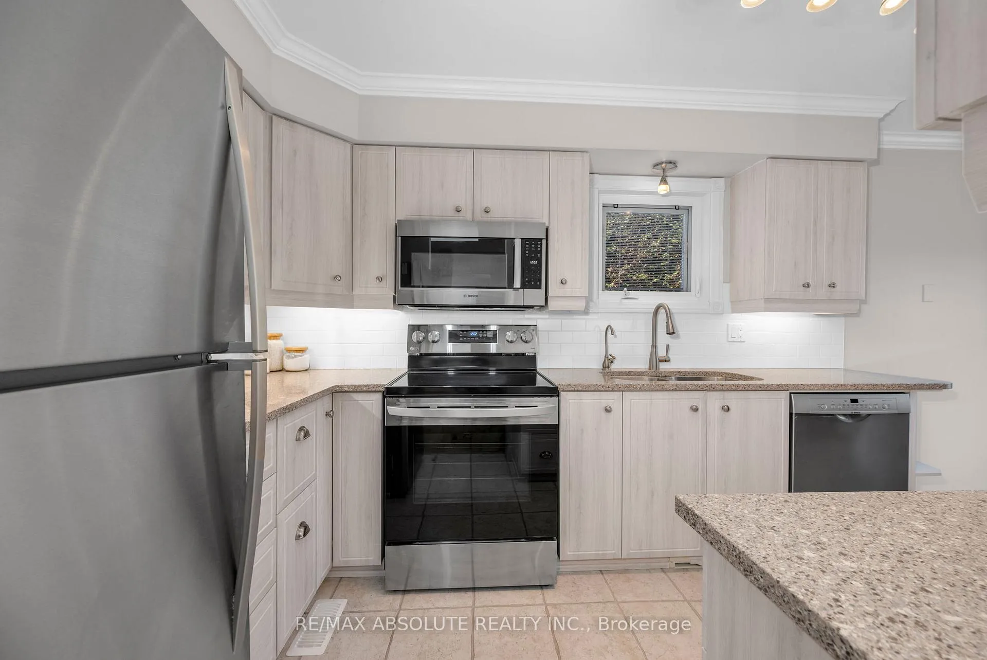 Photo 15 of 28 Halley Street, Ottawa, Barrhaven - Heritage Park — HOMEH