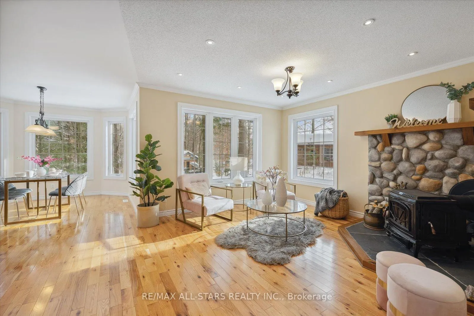 Photo 20 of 29 Robert Boulevard, Springwater, Hillsdale — HOMEH
