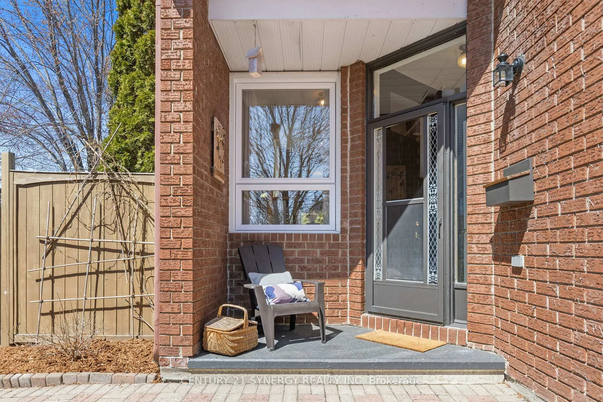 Photo 3 of 1491 Briarfield Crescent, Ottawa, Fallingbrook/Ridgemount — HOMEH