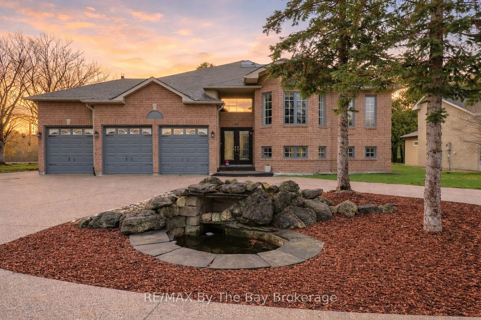Front of 70 Fairway Crescent