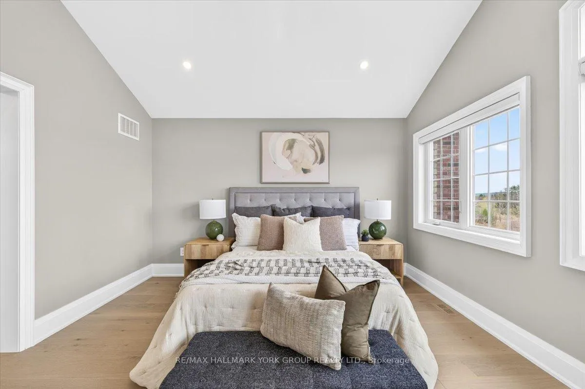 Photo 29 of 40 Alex Campbell Crescent W, King, King City — HOMEH