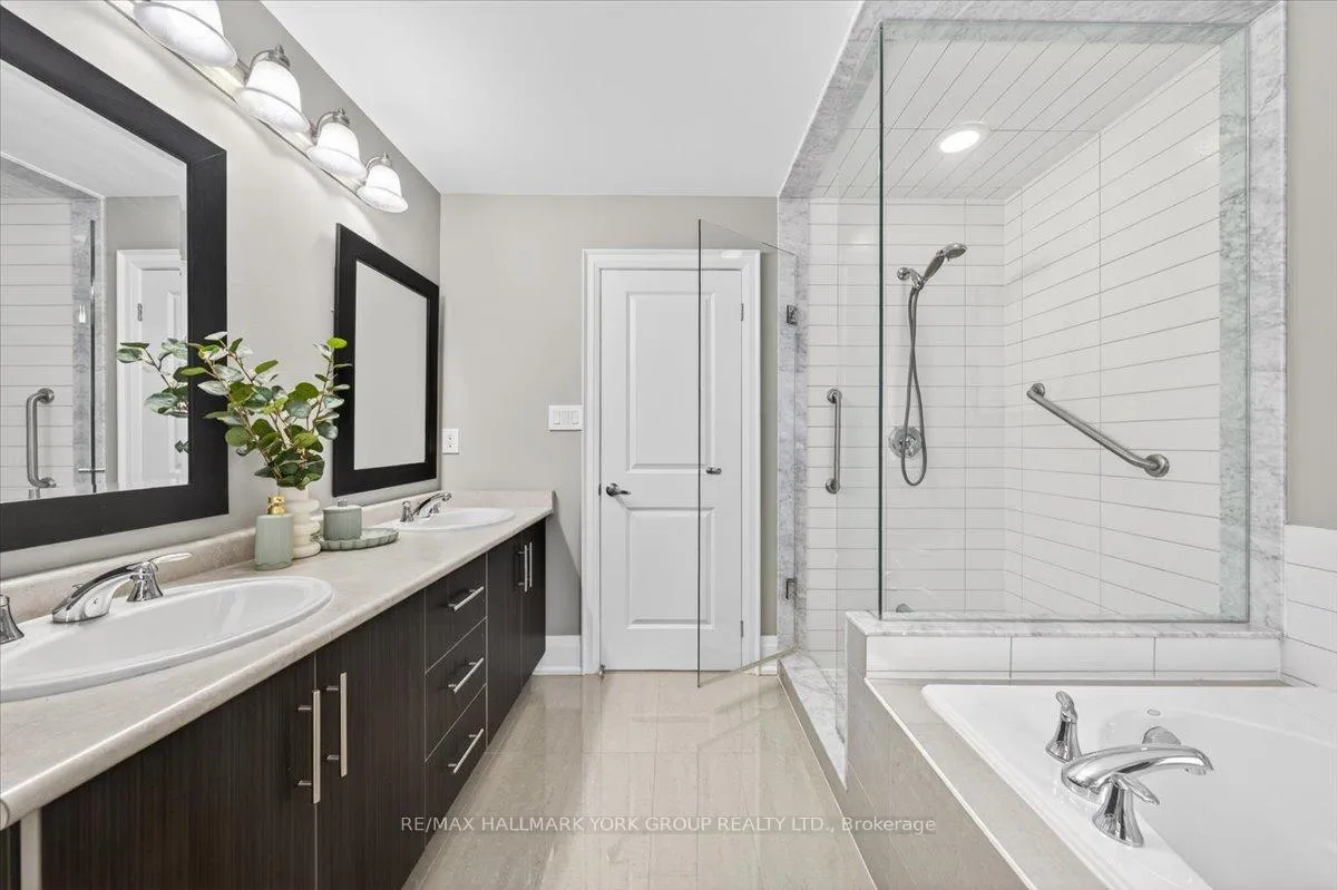 Photo 33 of 40 Alex Campbell Crescent W, King, King City — HOMEH