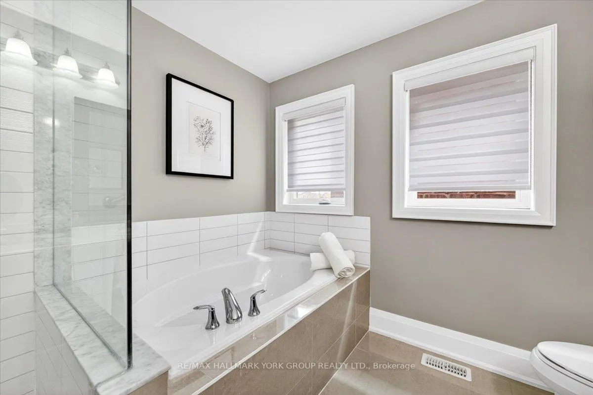 Photo 34 of 40 Alex Campbell Crescent W, King, King City — HOMEH