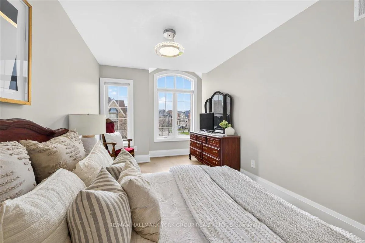Photo 39 of 40 Alex Campbell Crescent W, King, King City — HOMEH