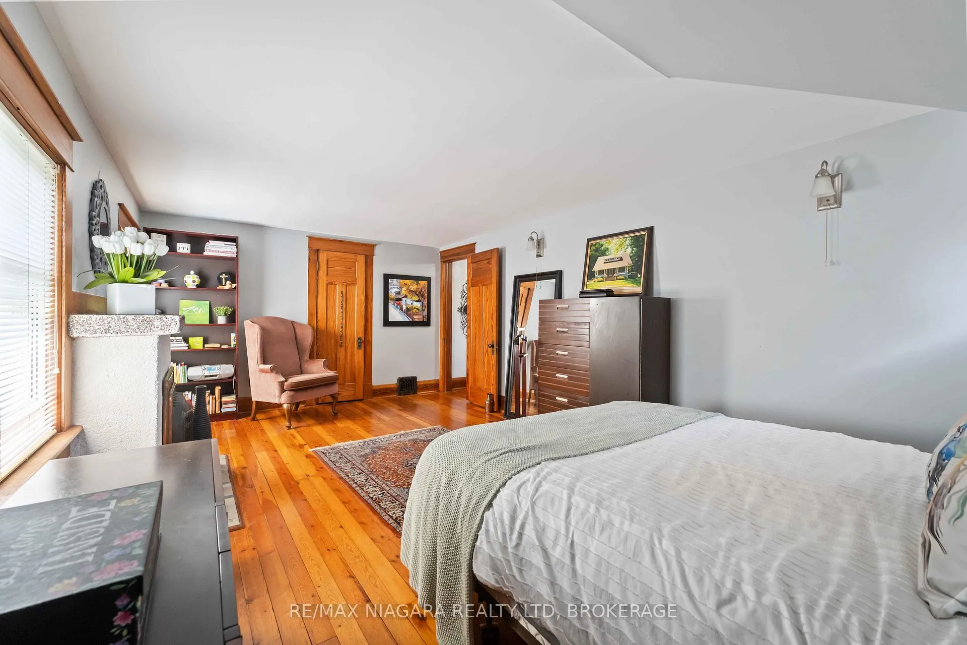 Photo 16 of 5761 Prince Edward Avenue, Niagara Falls, Hospital — HOMEH