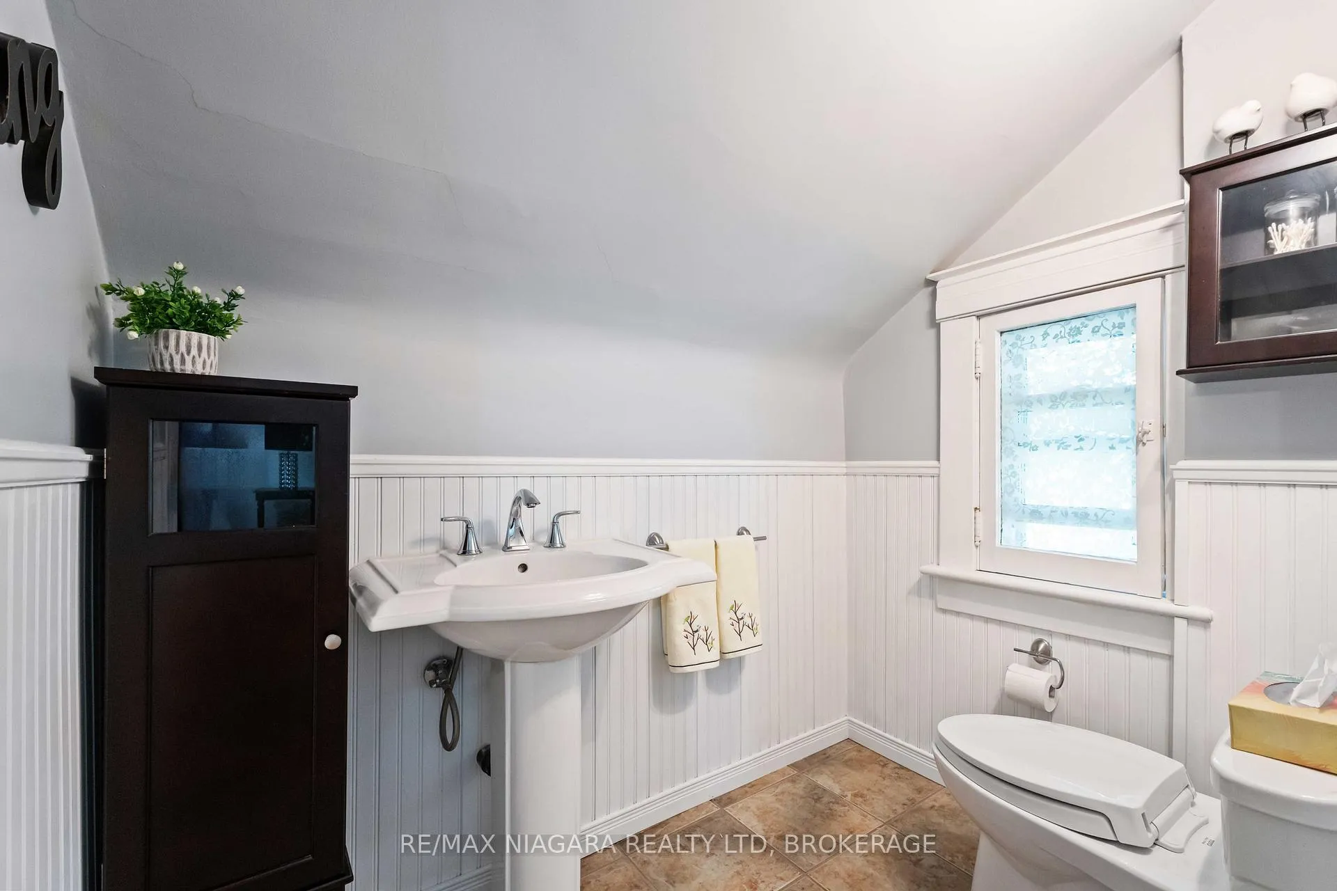 Photo 18 of 5761 Prince Edward Avenue, Niagara Falls, Hospital — HOMEH