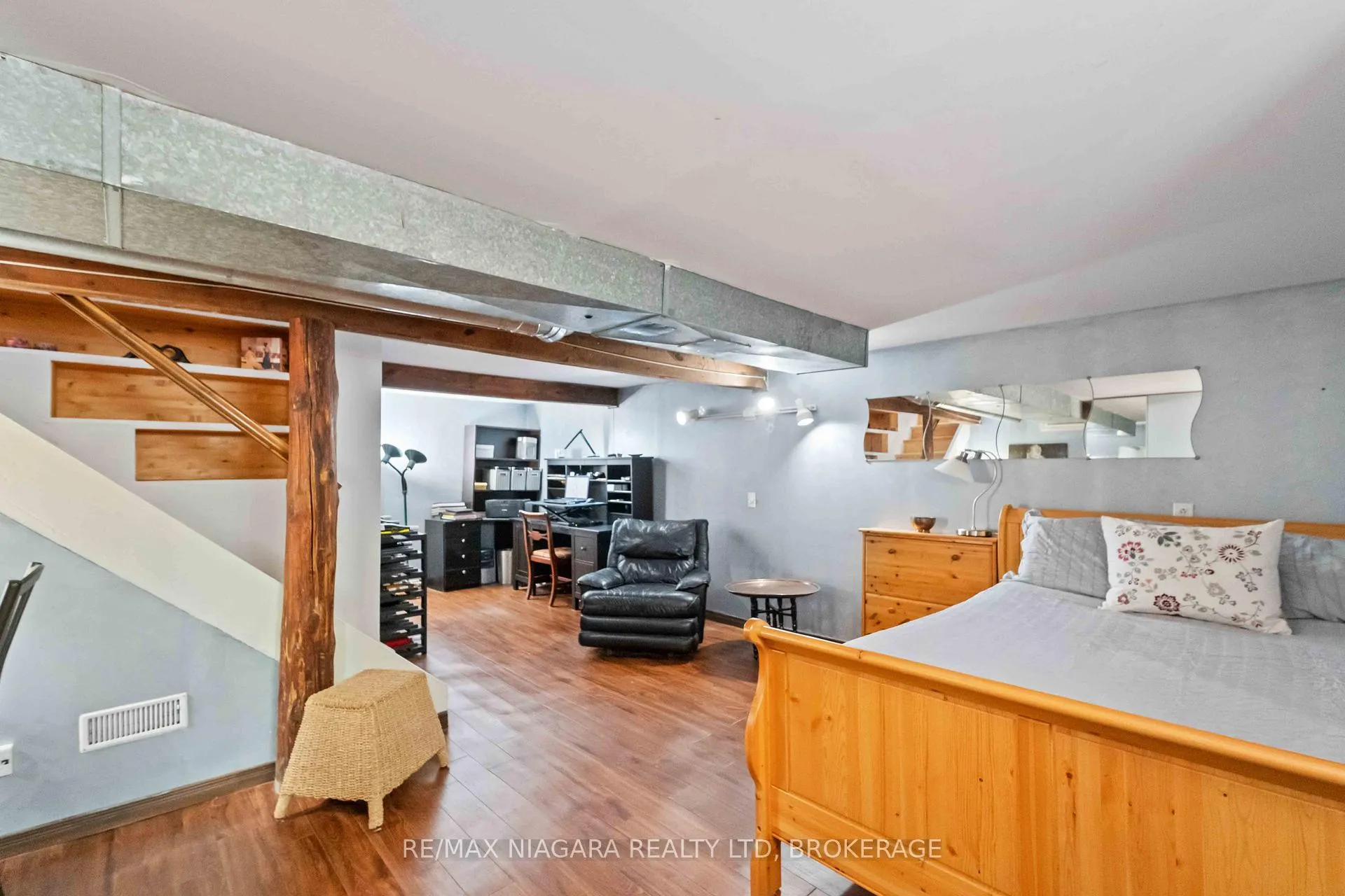 Photo 21 of 5761 Prince Edward Avenue, Niagara Falls, Hospital — HOMEH