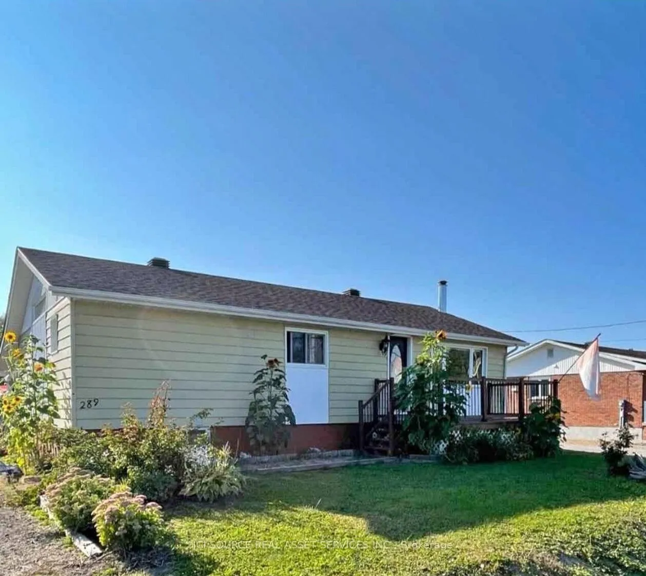 Front of 289 Dovercourt Road