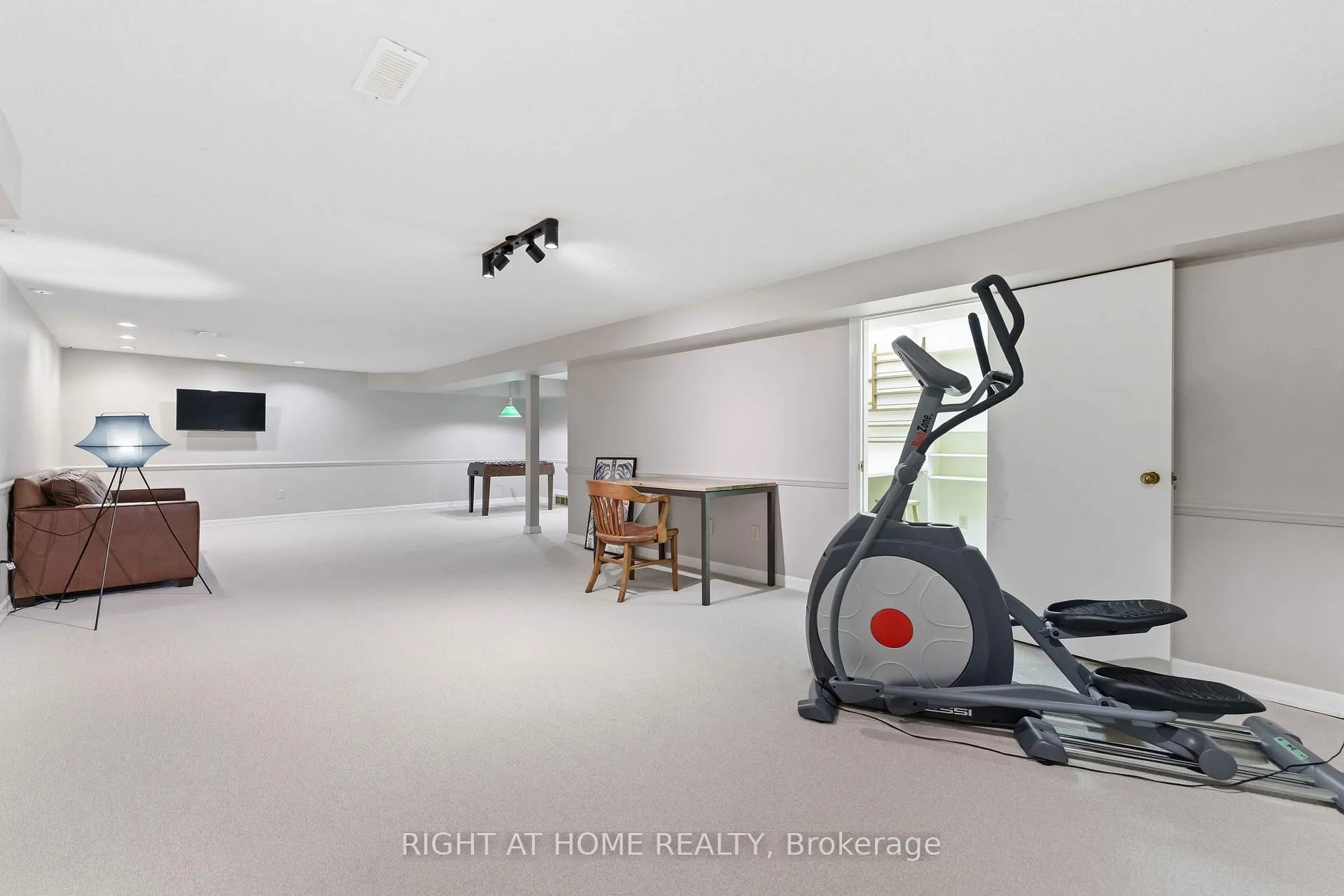 Photo 42 of 45 Banting Way, Ottawa, Kanata - Beaverbrook — HOMEH