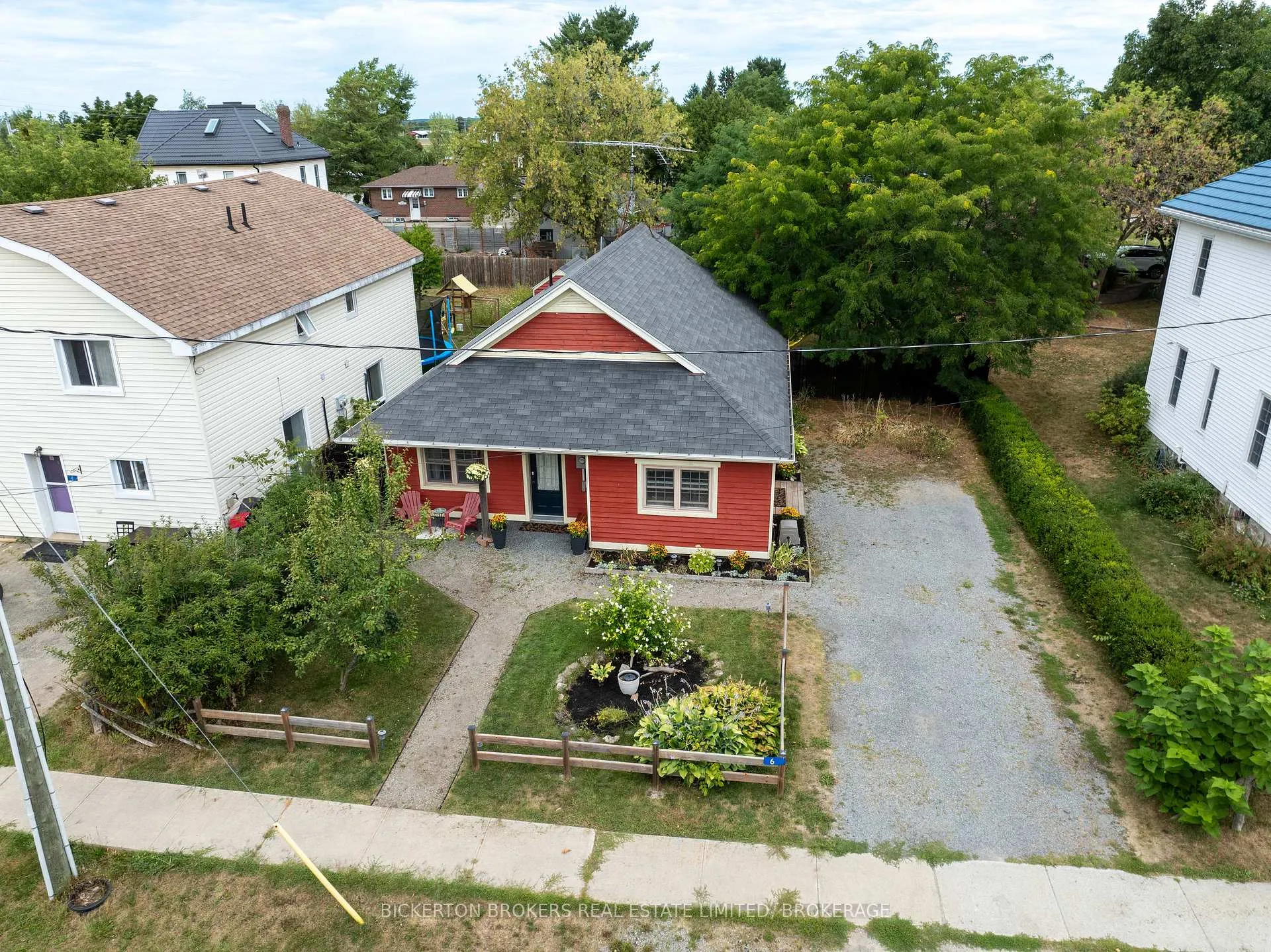 Photo 1 of 6 Yonge Street, Sundridge — HOMEH