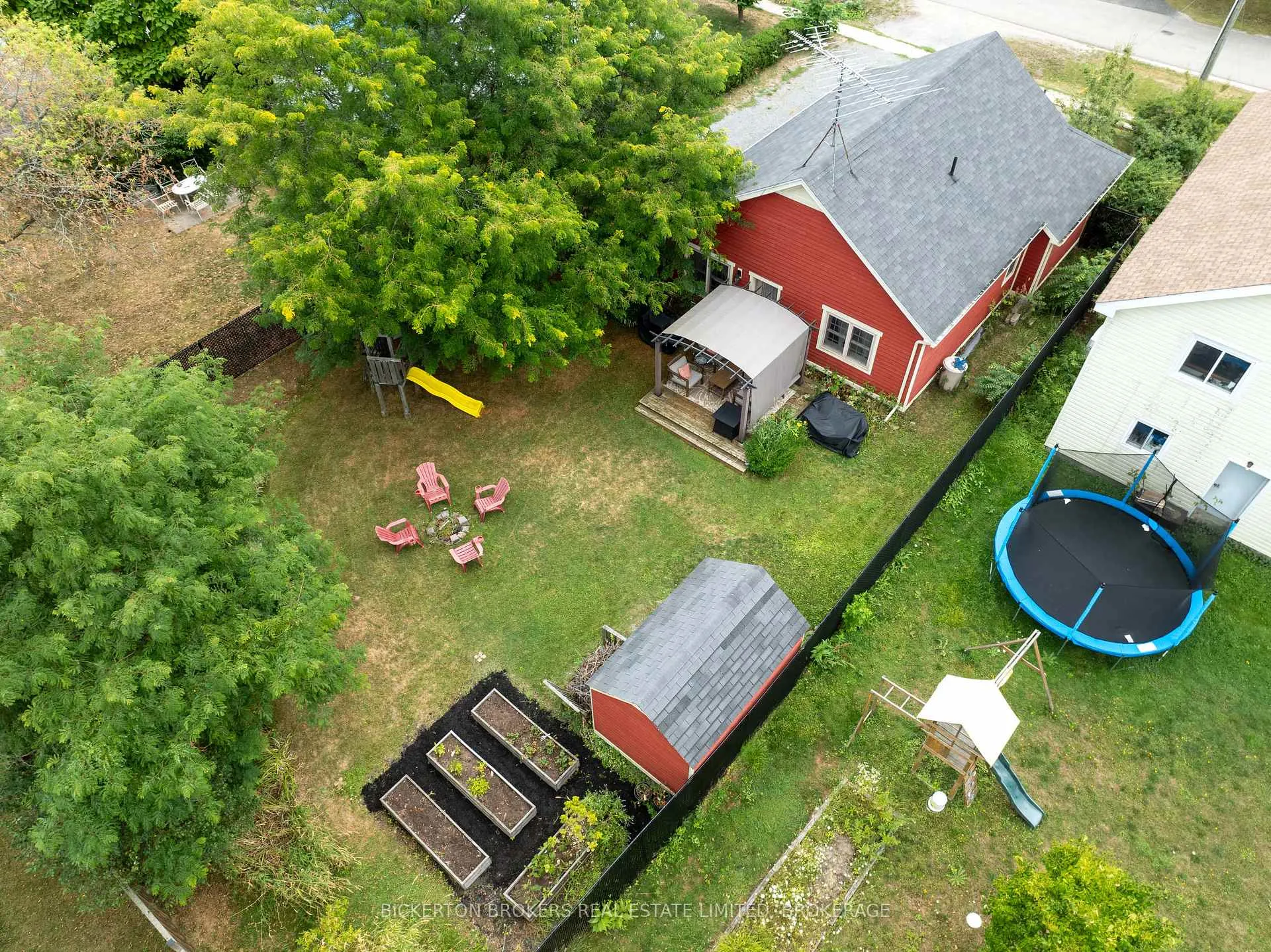 Photo 2 of 6 Yonge Street, Sundridge — HOMEH