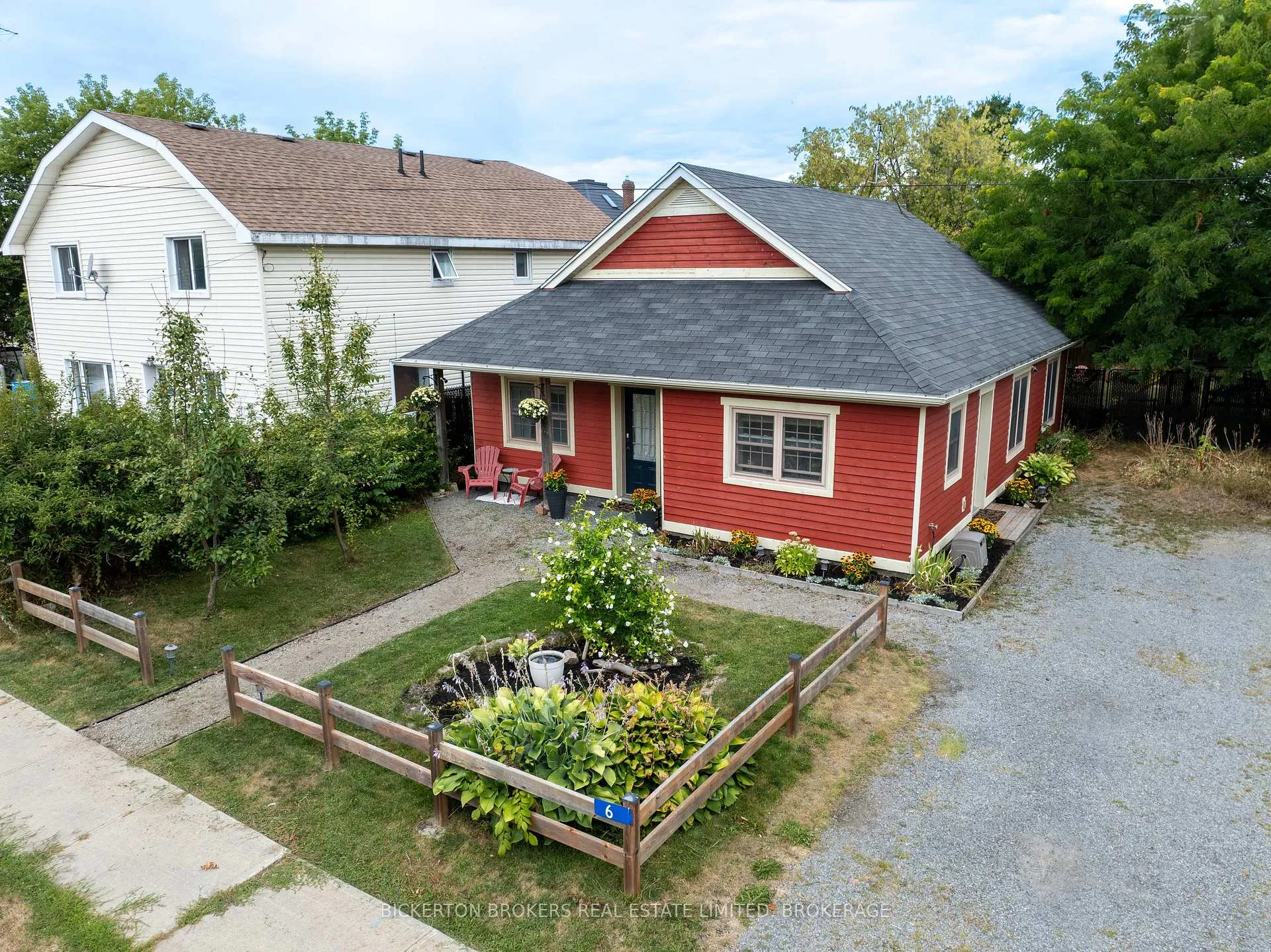 Photo 3 of 6 Yonge Street, Sundridge — HOMEH