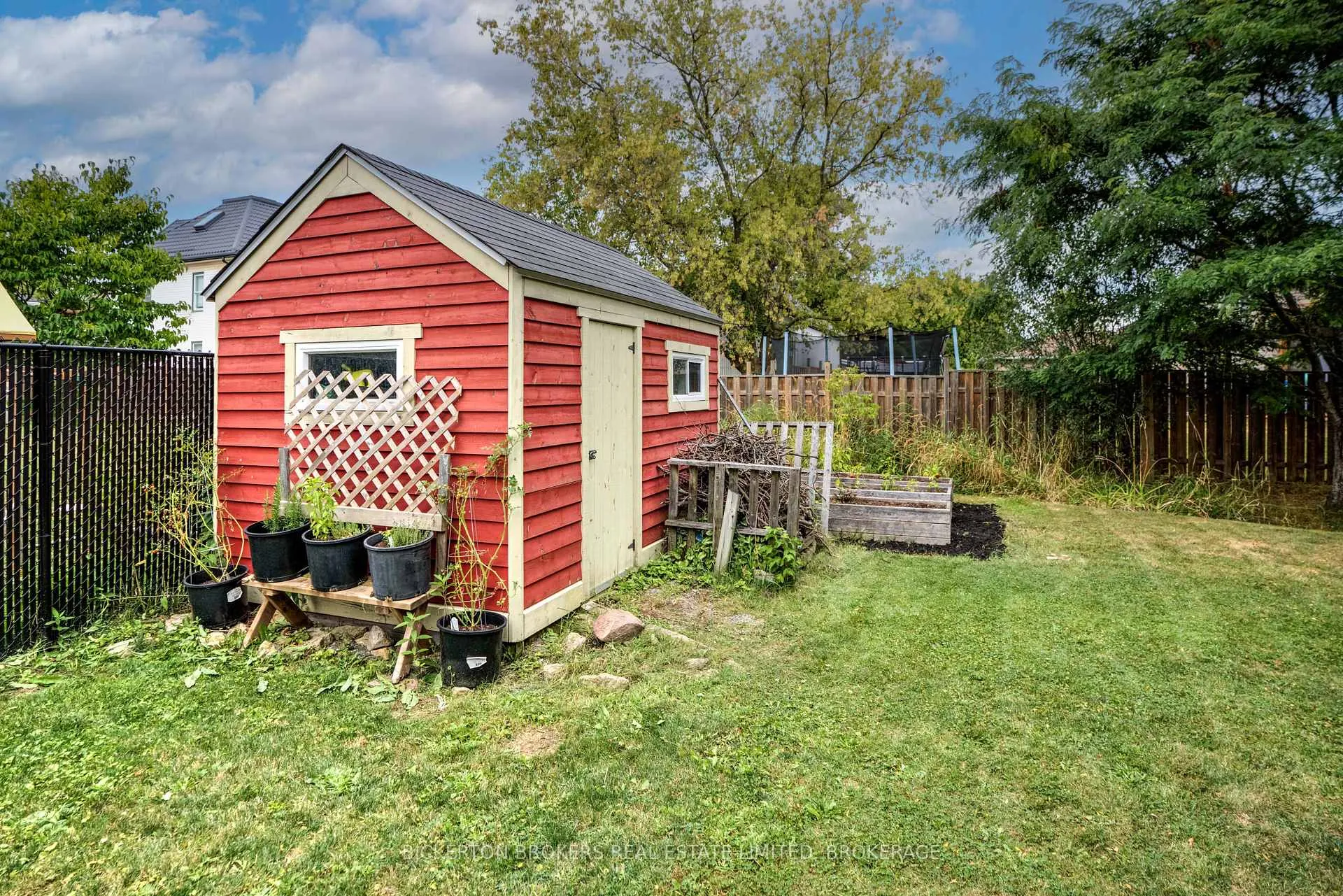 Photo 7 of 6 Yonge Street, Sundridge — HOMEH